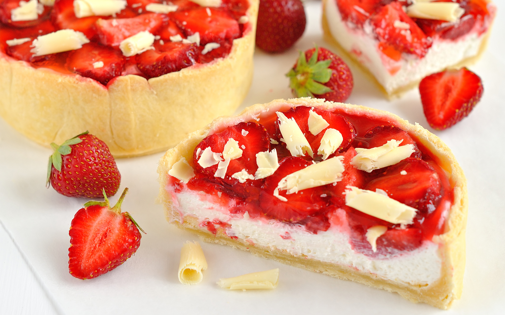 dessert wallpaper,dish,food,cuisine,strawberry,strawberries