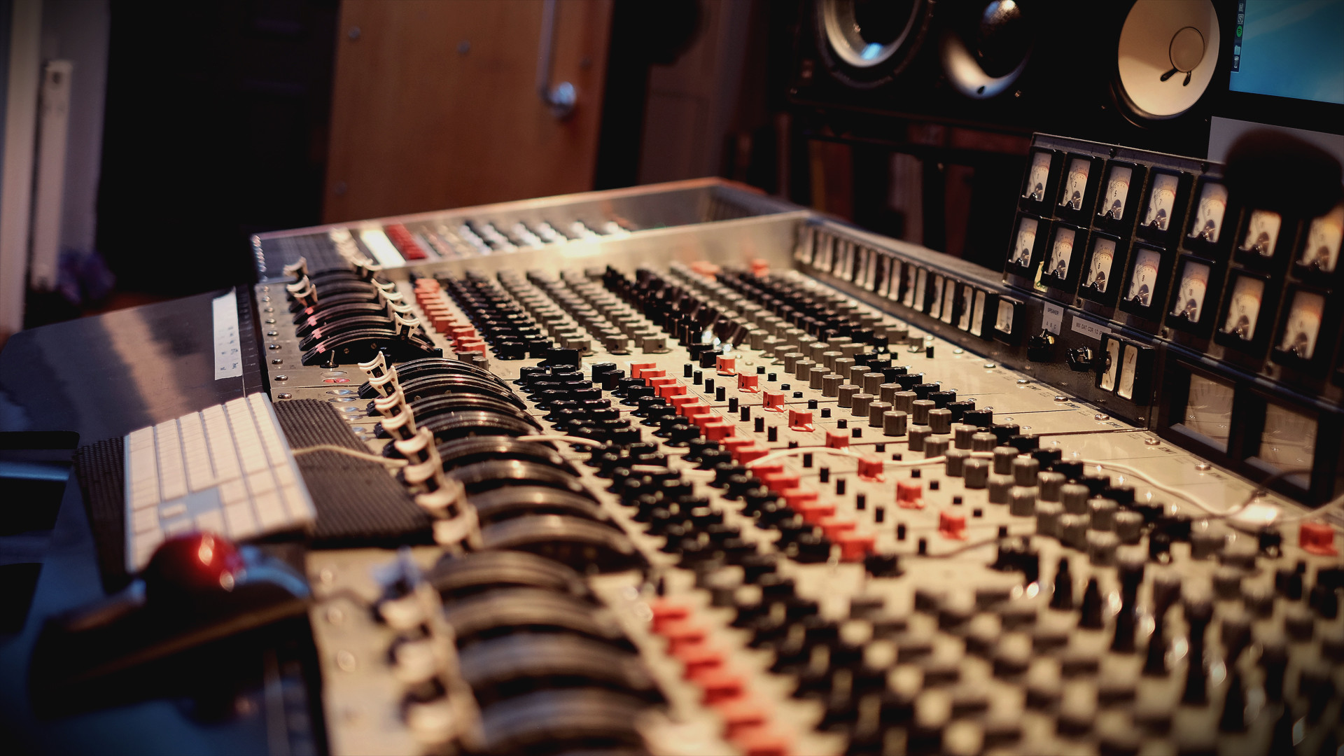 менеджер в музыкальной индустрии. менеджмент в музыке. музыкальный менеджер. стивен прайс композитор. музыкальный продюсер.