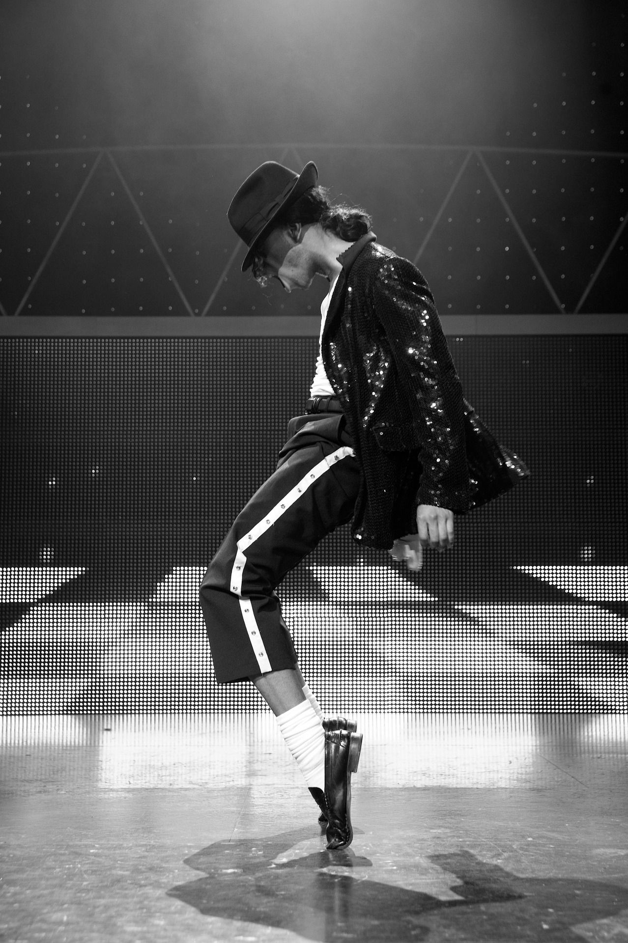 michael jackson live wallpaper,baile,en blanco y negro,danza hip hop,baile callejero,actuación