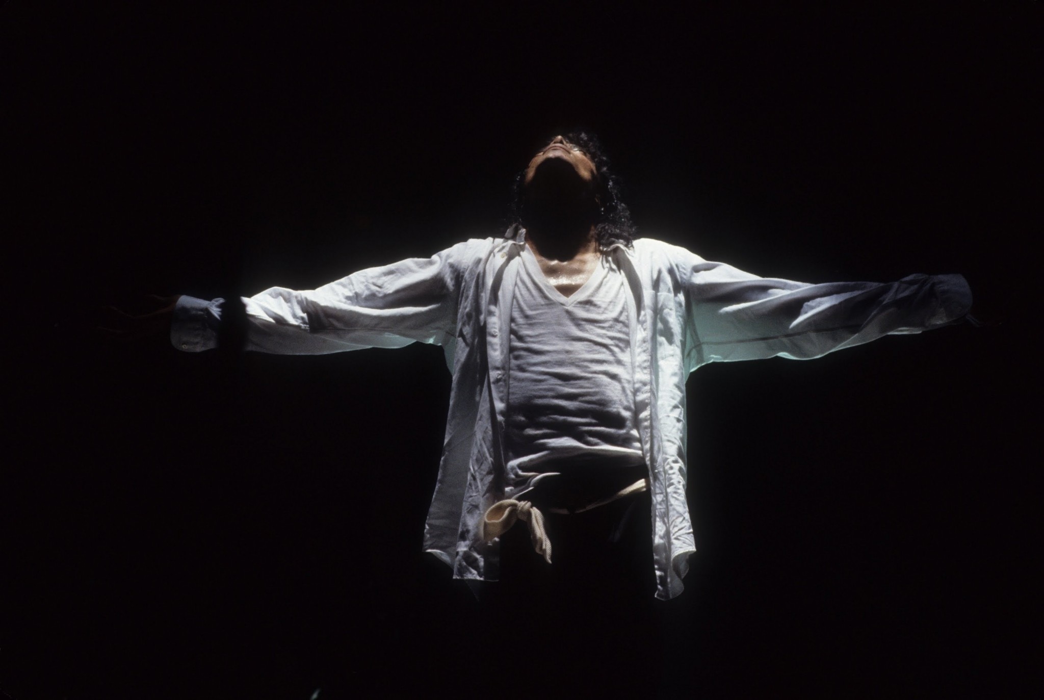 michael jackson live wallpaper,actuación,oscuridad,arte de performance,cuerpo humano,evento