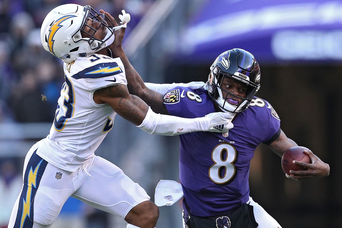 lamar jackson fondo de pantalla,jugador,engranaje de los deportes,deportes,yelmo,fútbol de gridiron