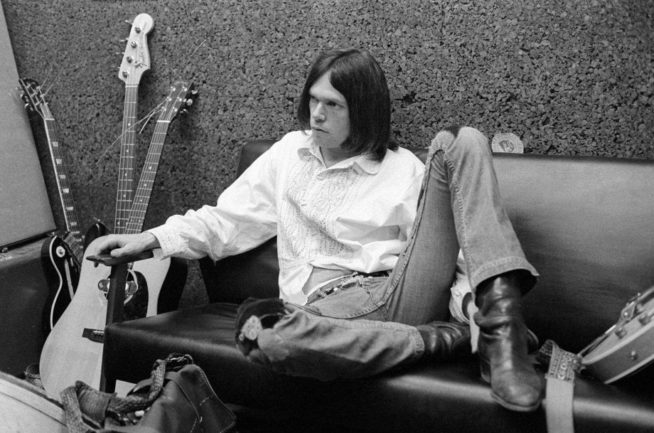 neil young wallpaper,sitting,black and white,leg,photography
