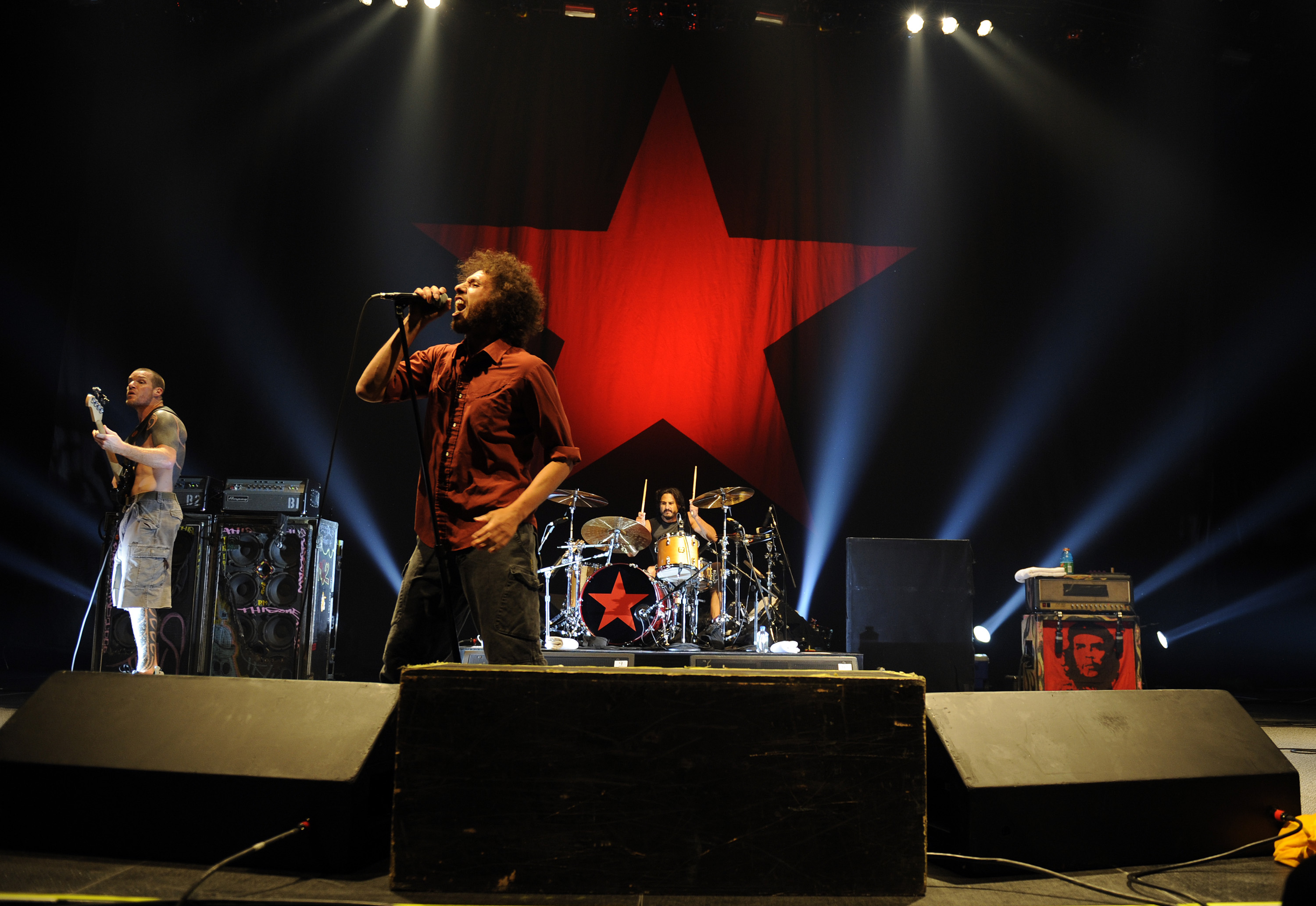 rage against the machine wallpaper,performance,entertainment,stage,music,performing arts