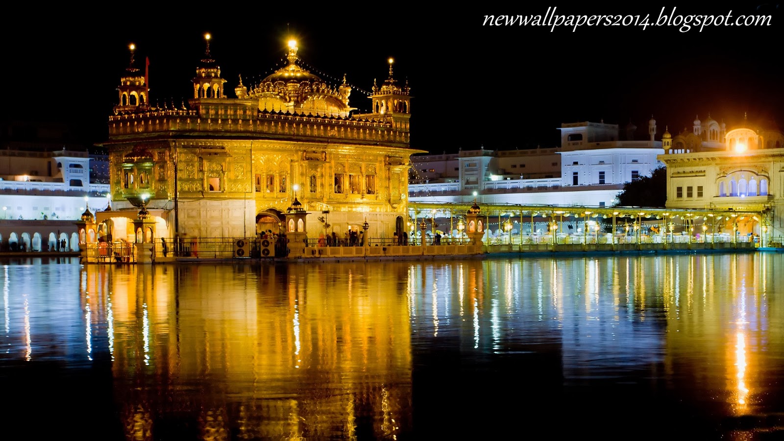 templo de oro fondo de pantalla hd,reflexión,noche,edificio,arquitectura,ciudad