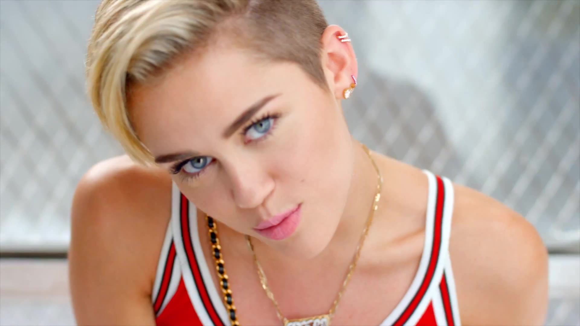miley cyrus wallpaper,hair,face,blond,hairstyle,beauty