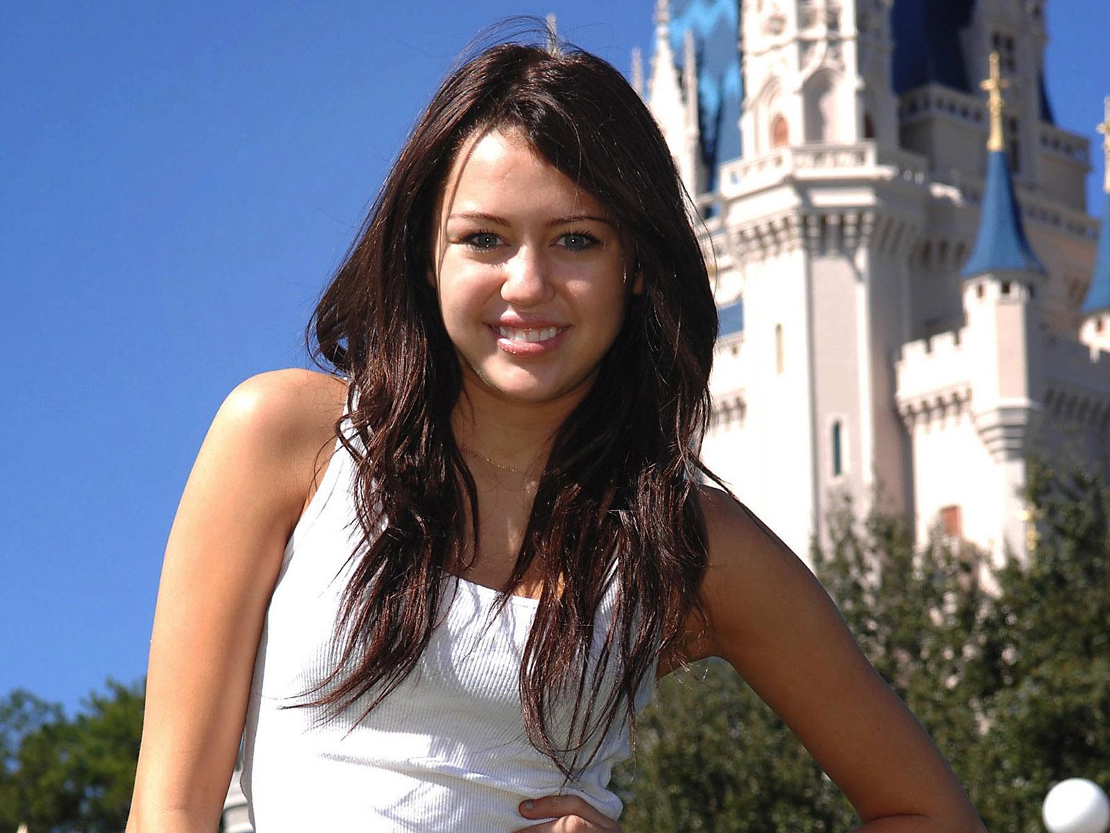 miley cyrus wallpaper,hair,beauty,hairstyle,long hair,black hair