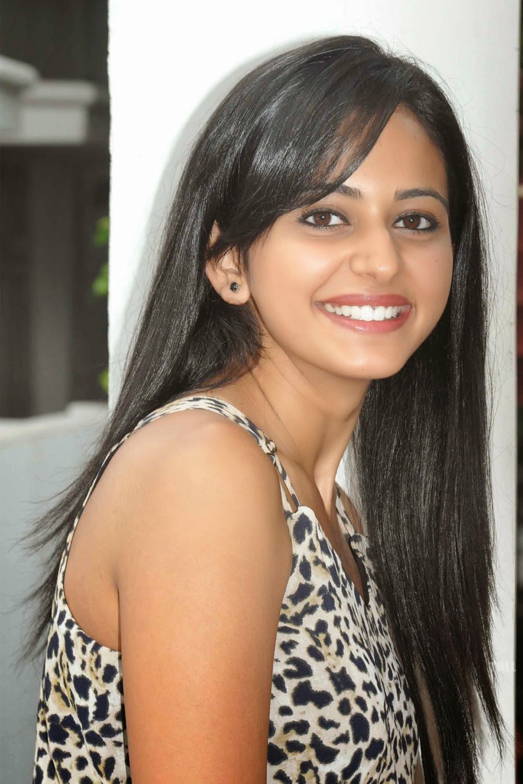 rakul preet singh hd wallpapers,hair,hairstyle,eyebrow,black hair,beauty