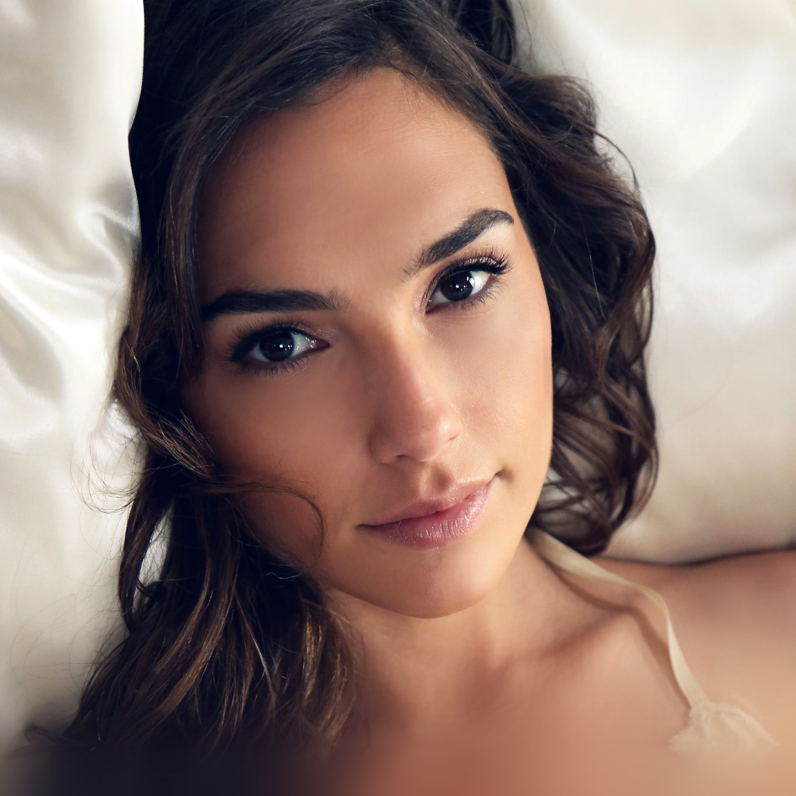 fondo de pantalla gal gadot,cabello,cara,ceja,belleza,peinado