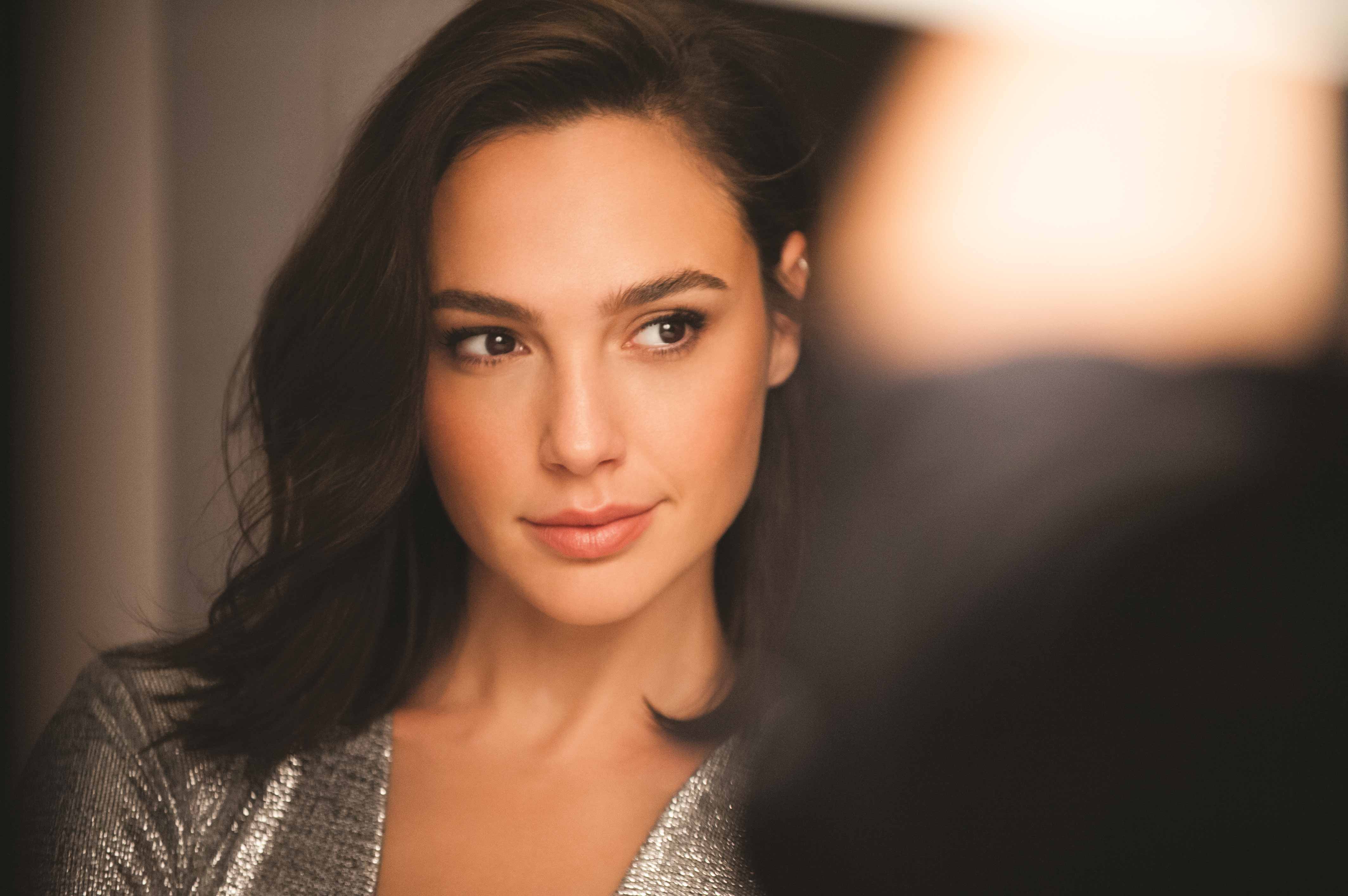 fond d'écran gal gadot,visage,cheveux,sourcil,lèvre,beauté