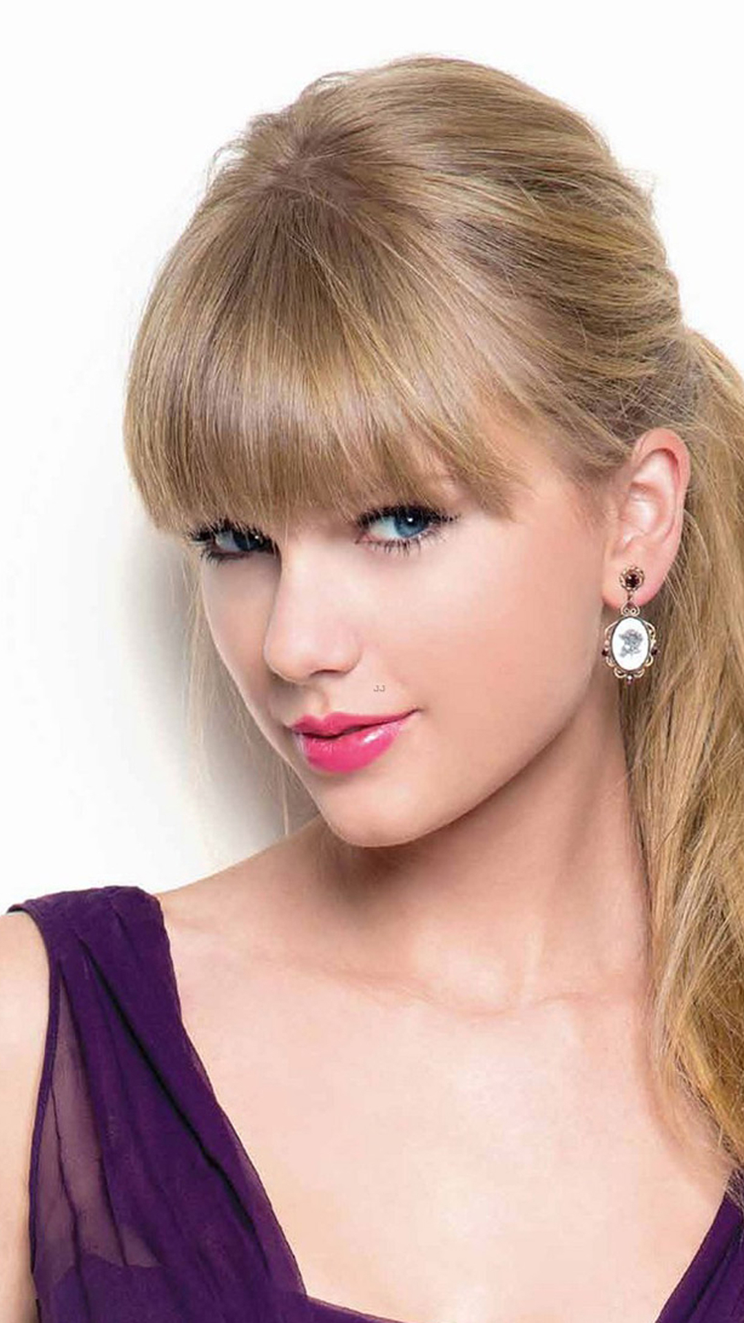 taylor swift iphone wallpaper,hair,face,hairstyle,blond,chin