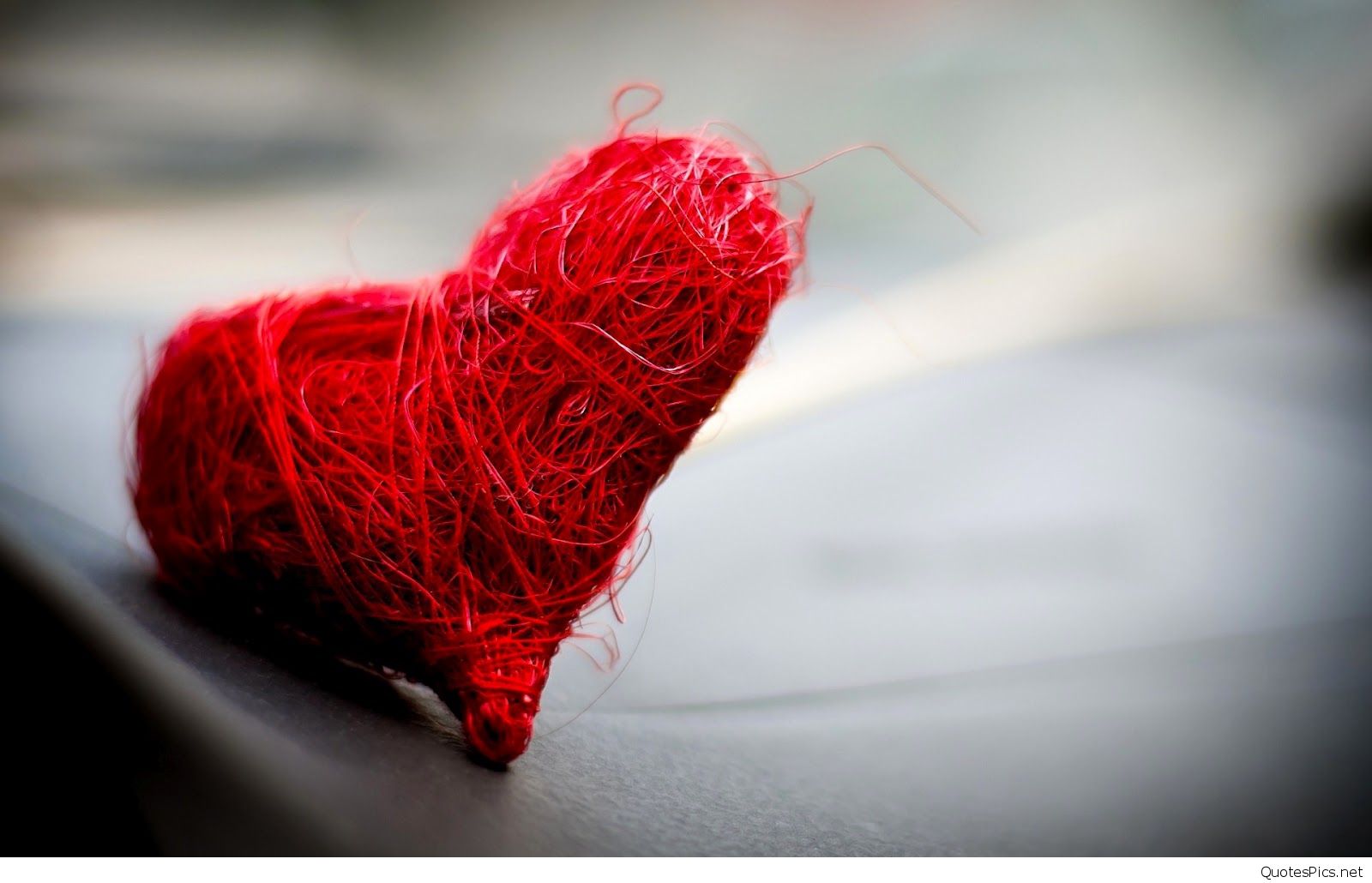 coeur brisé fond d'écran hd,rouge,fil,la laine,textile,fermer