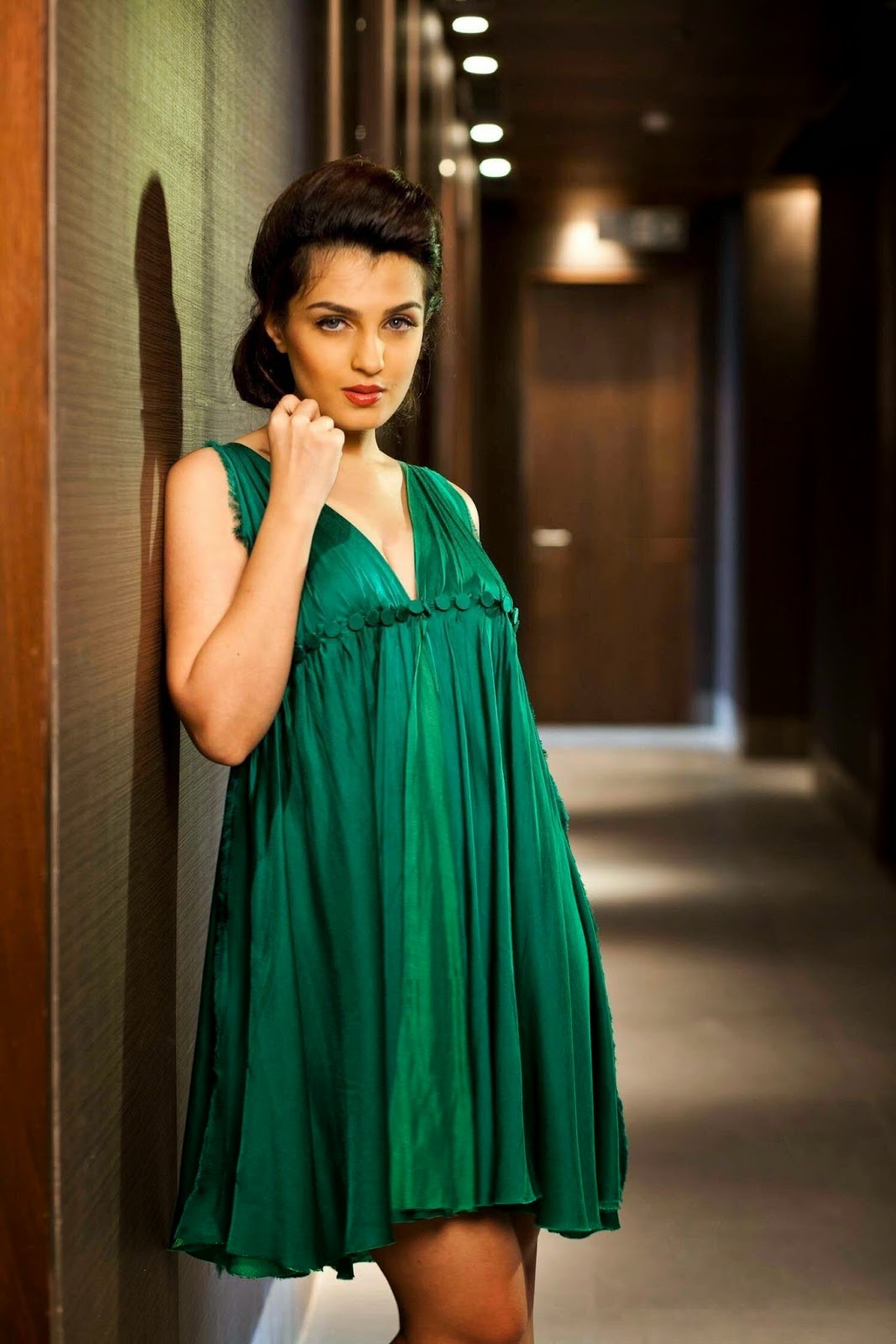 doshi wallpaper,fashion model,clothing,green,dress,shoulder