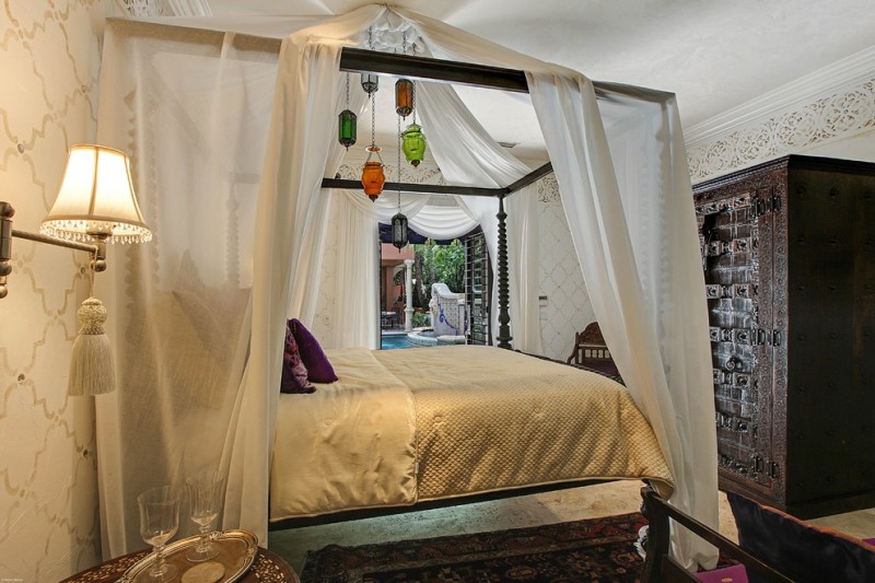 moroccan themed wallpaper,bedroom,canopy bed,furniture,bed,room