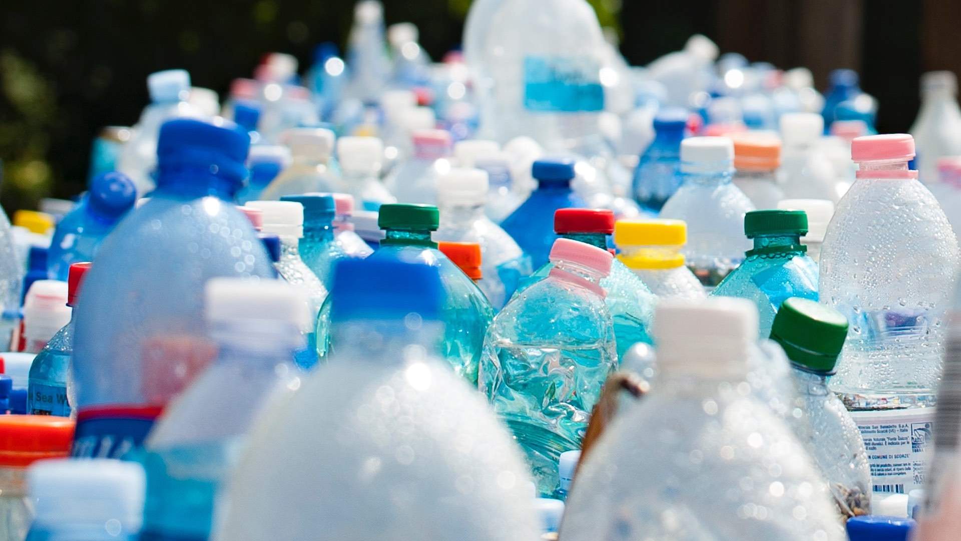 carta da parati di plastica,bottiglia di plastica,acqua,blu,prodotto,bottiglia d'acqua