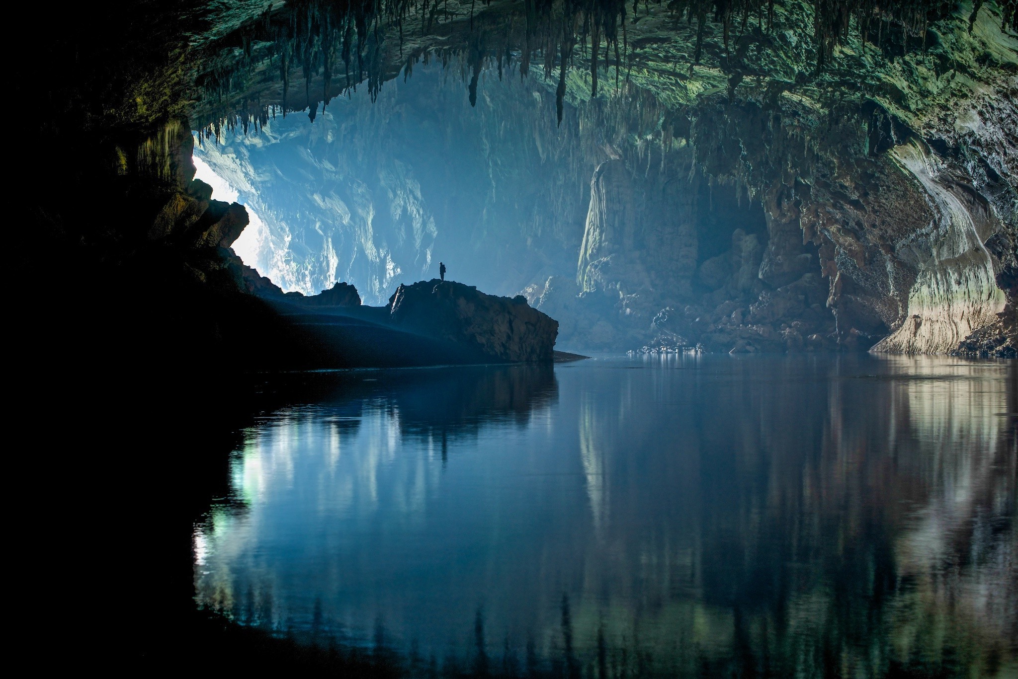 photography desktop wallpaper,nature,natural landscape,reflection,formation,cave