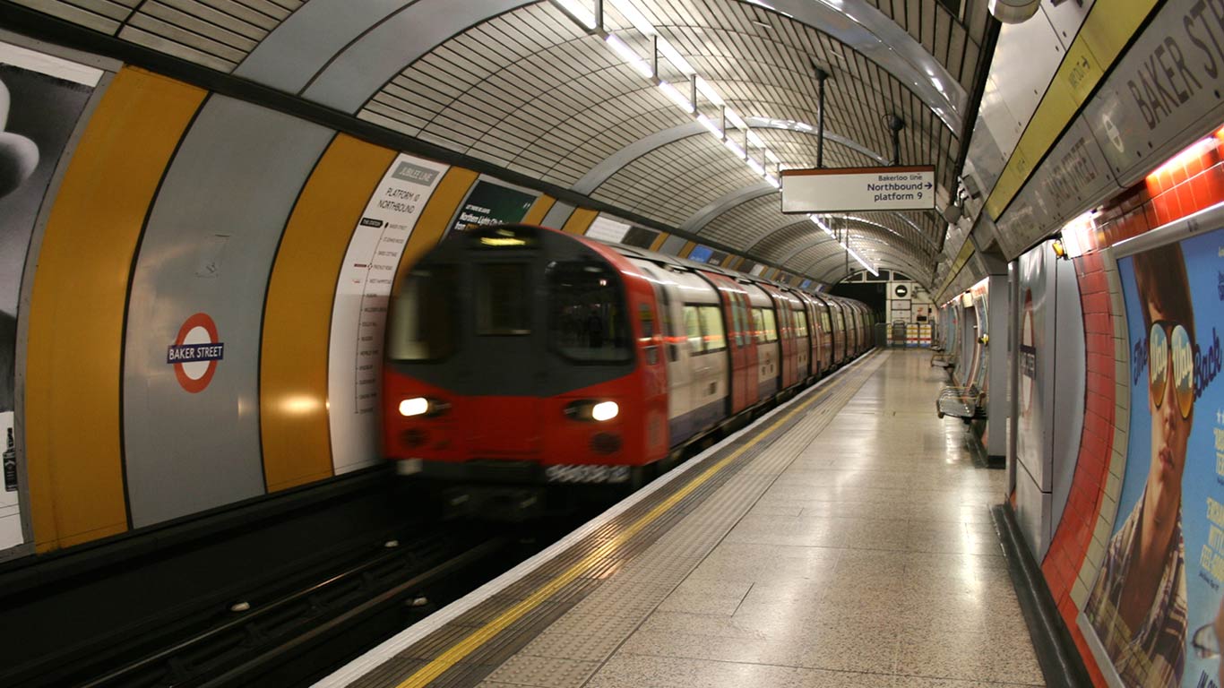 런던 지하철 벽지,지하철 역,지하철,기차역,철도 차량,지하철