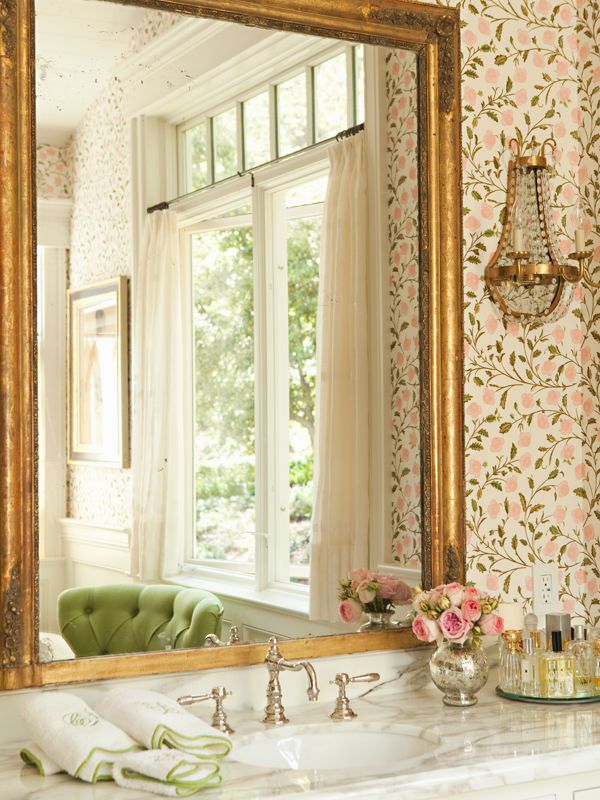 papel tapiz floral baño,cortina,habitación,diseño de interiores,ventana,pared