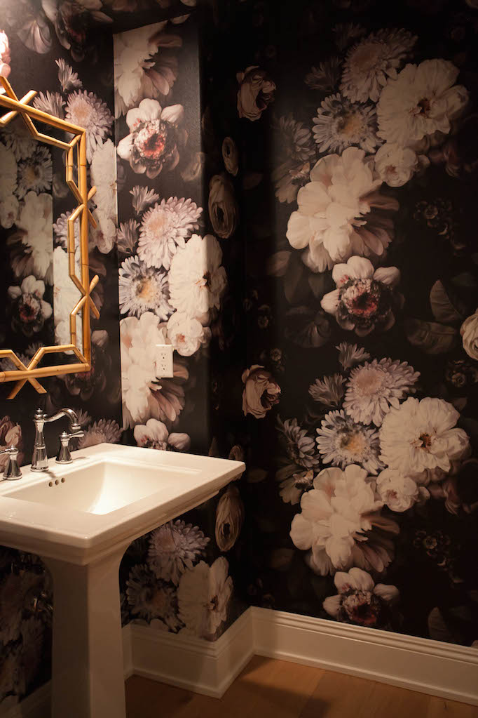 花のバスルームの壁紙,浴室,ルーム,財産,壁,インテリア・デザイン