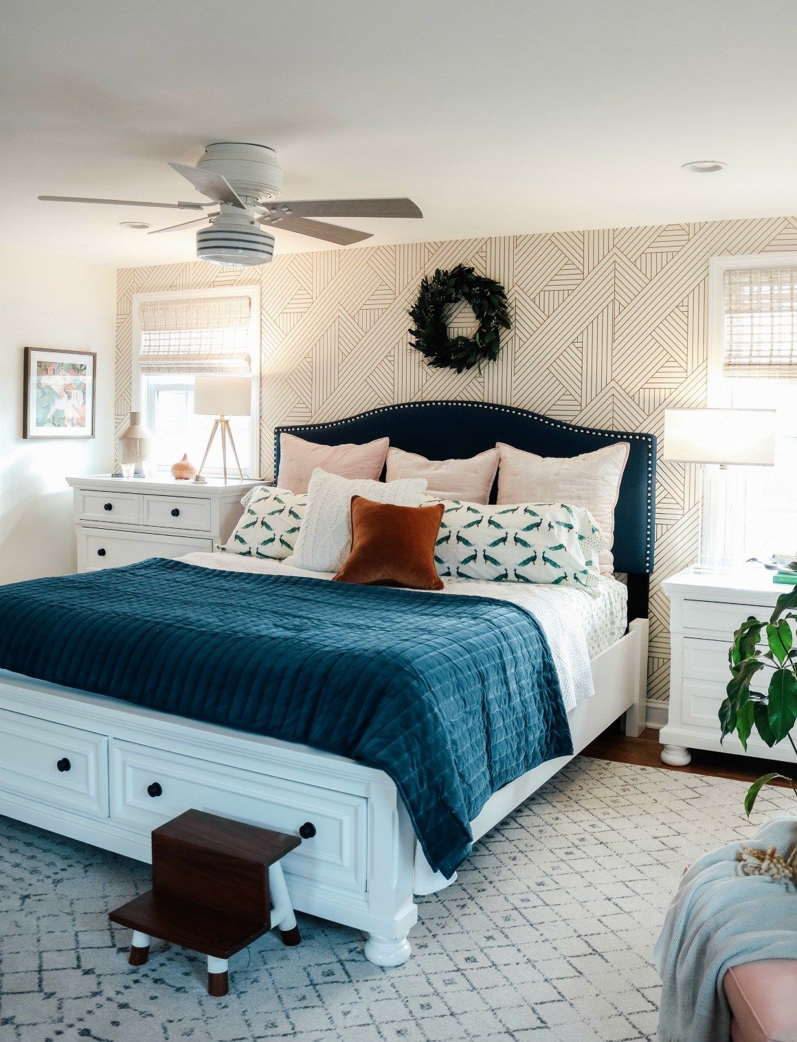 neutral bedroom wallpaper,bedroom,furniture,bed,room,bed sheet