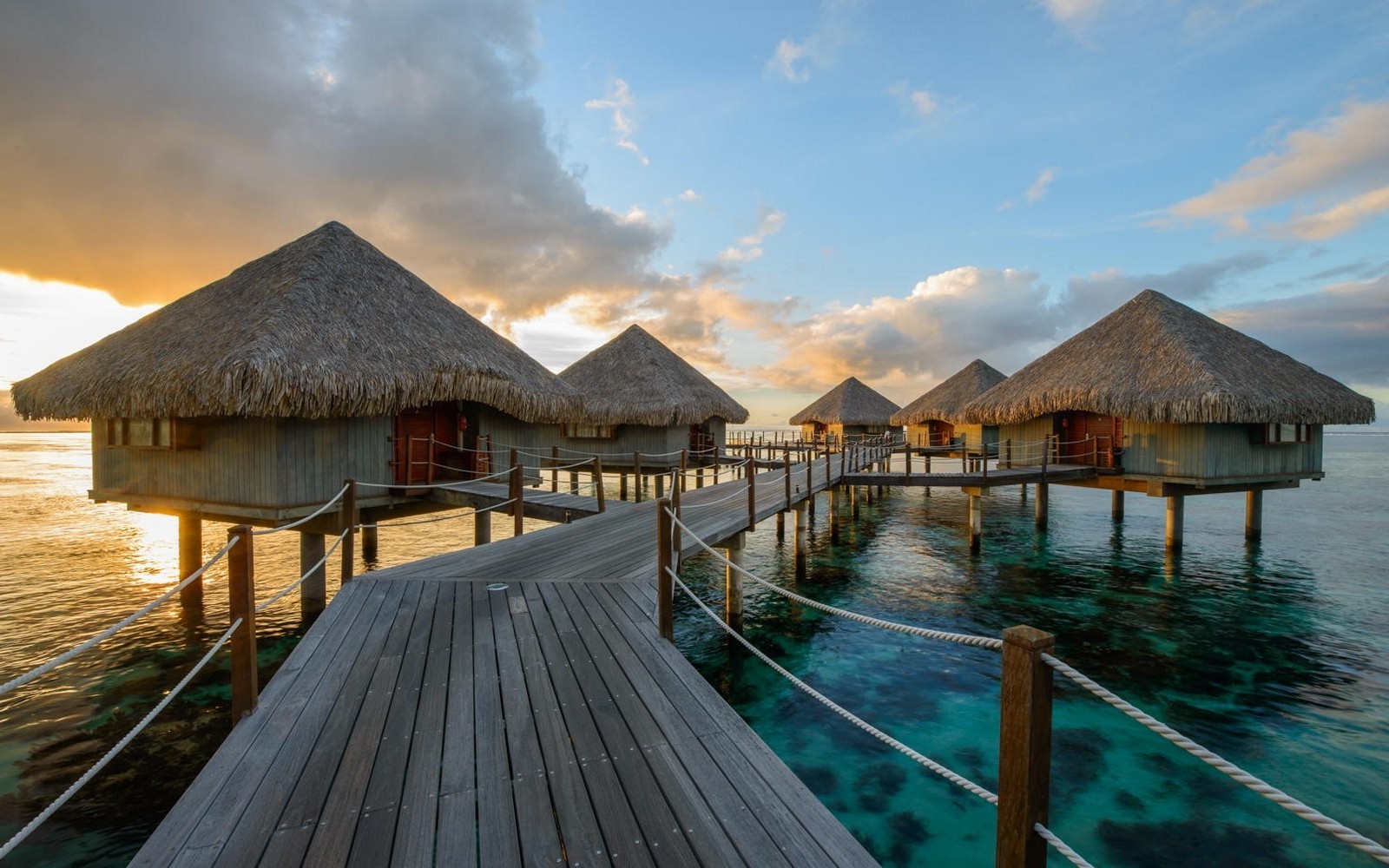 bungalow tapete,resort,eigentum,natürliche landschaft,himmel,haus