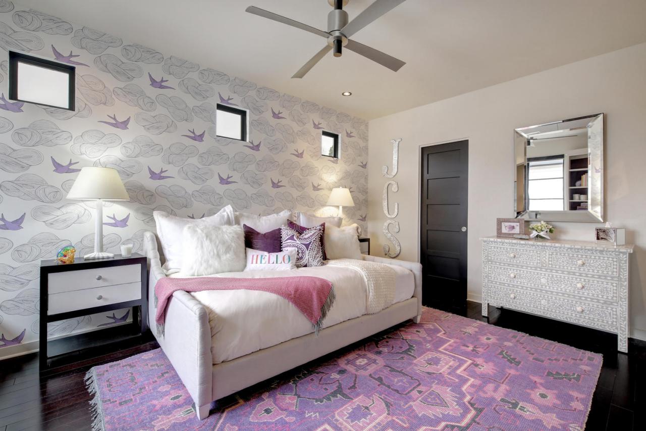 보라색 침실 벽지,침실,가구,방,침대,인테리어 디자인