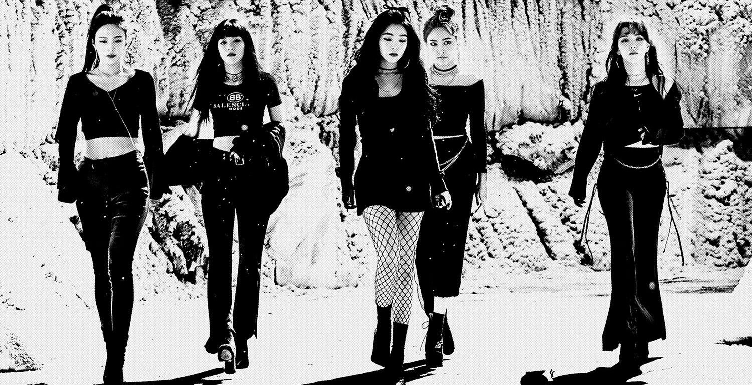 velvet wallpaper b&q,people,black and white,standing,fashion,monochrome