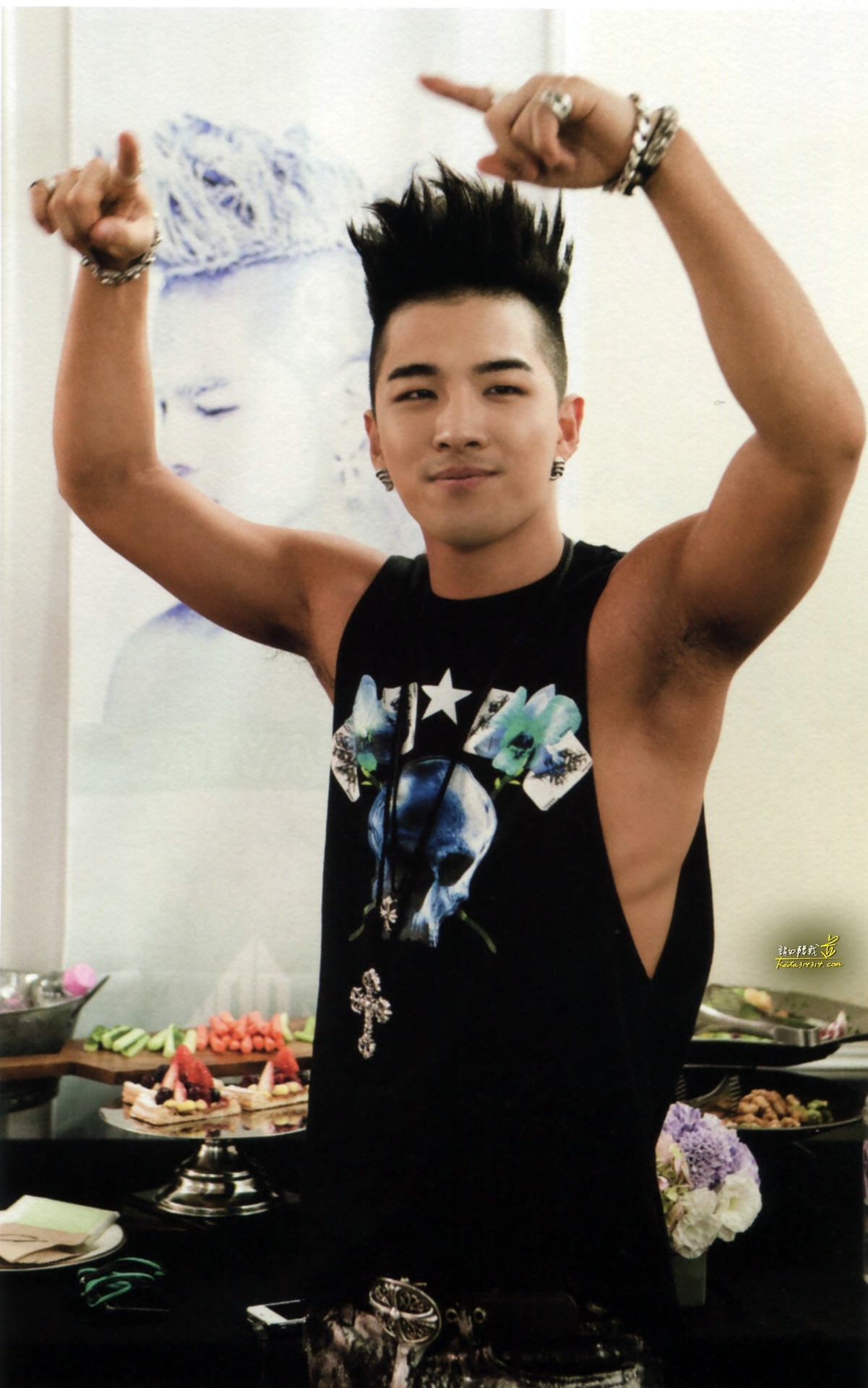 taeyang wallpaper,arm,muscle,black hair,gesture,t shirt