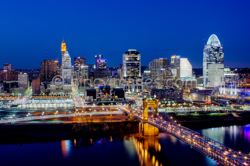 fondo de pantalla de cincinnati,paisaje urbano,ciudad,horizonte,área metropolitana,noche