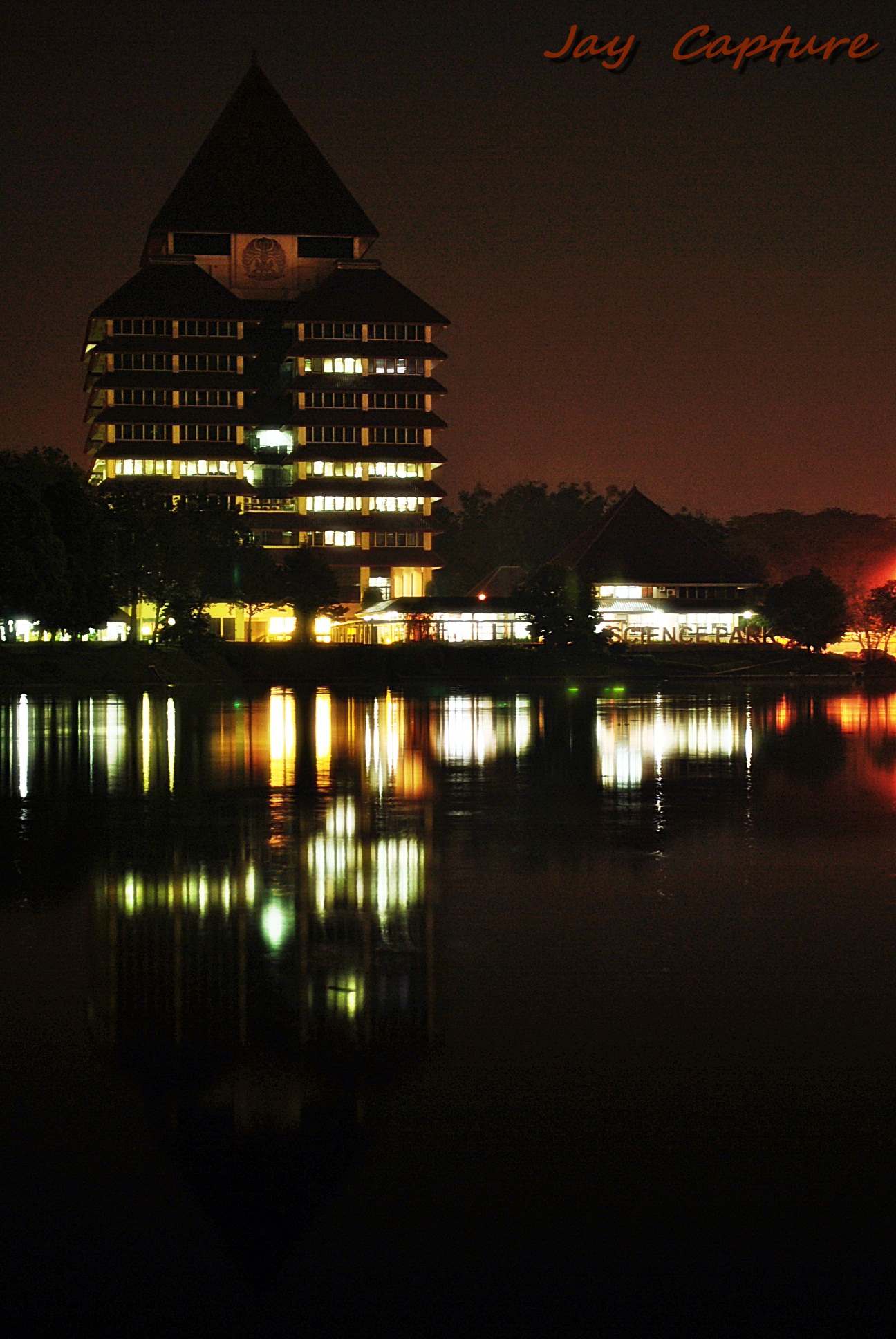 fondo de pantalla de modo nocturno,noche,cielo,agua,reflexión,encendiendo