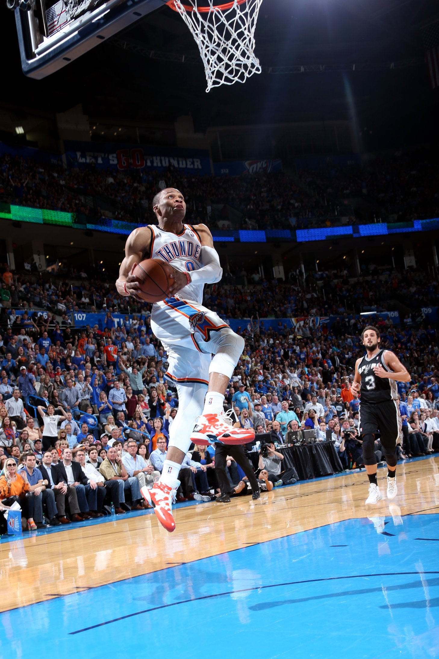 russell westbrook dunk fondo de pantalla,movimientos de baloncesto,jugador de baloncesto,baloncesto,clavada,deportes