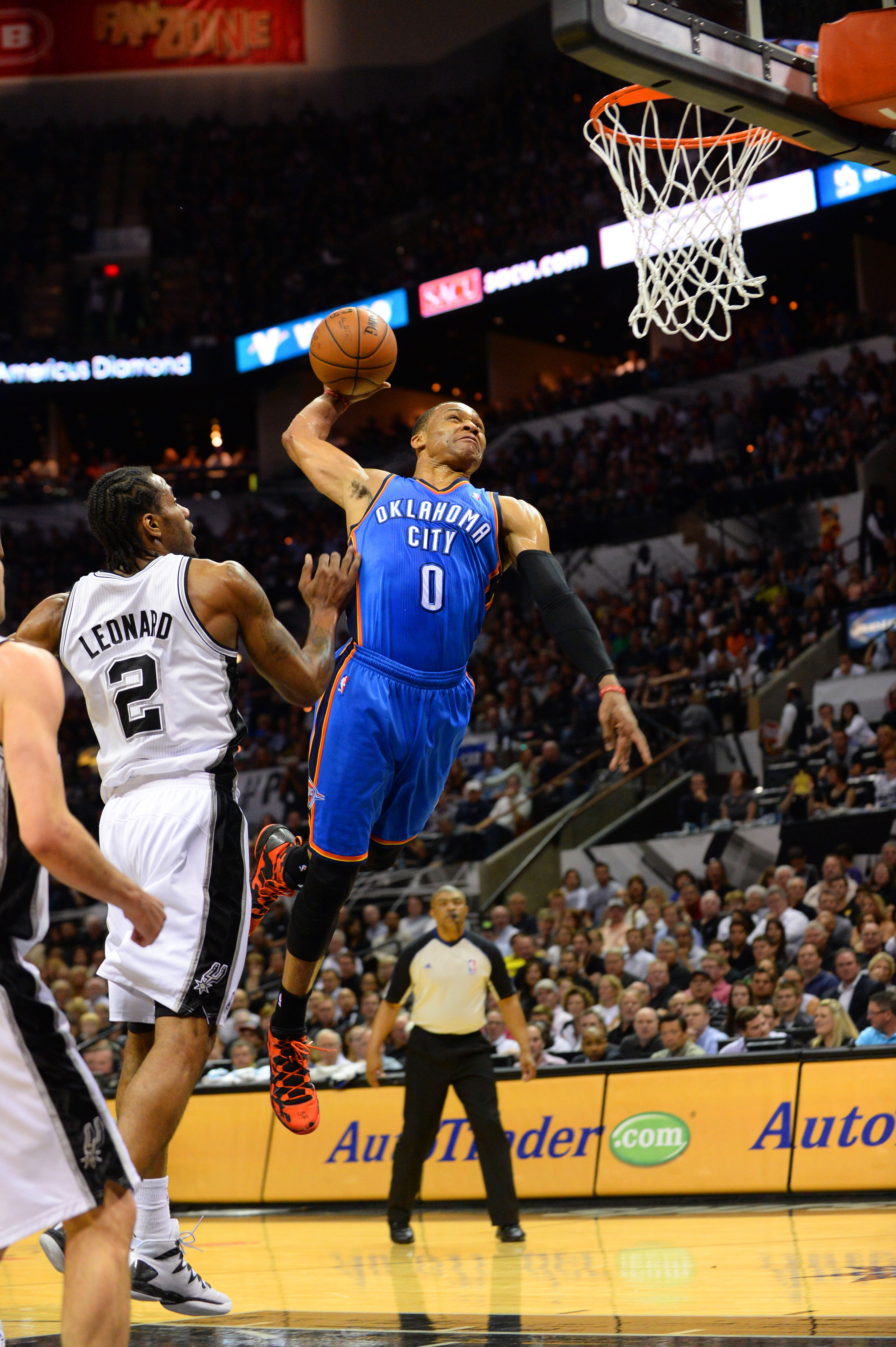 sfondo di russell westbrook dunk,gli sport,mosse di basket,giocatore di pallacanestro,campo da basket,pallacanestro