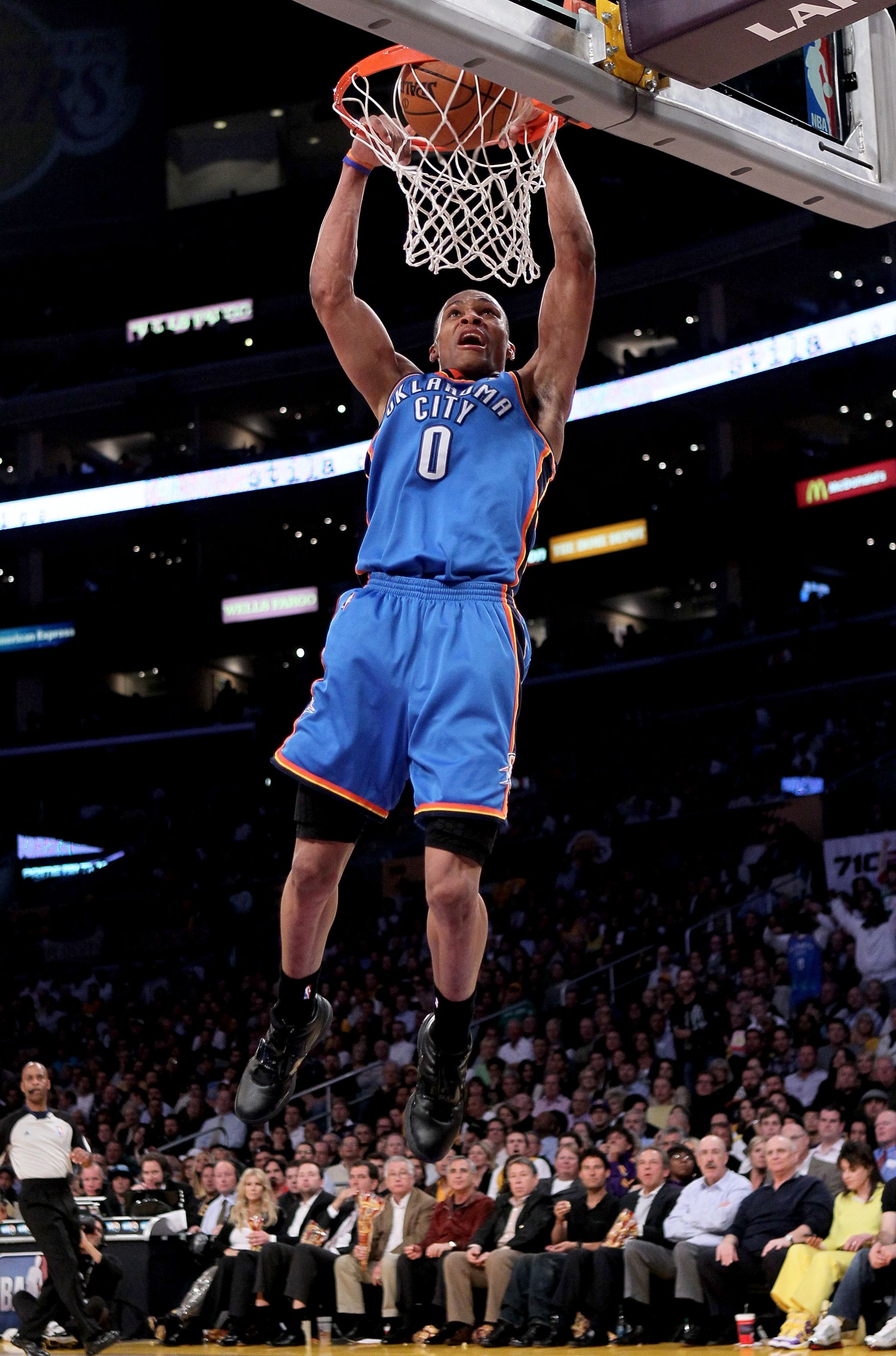 fond d'écran russell westbrook dunk,mouvements de basket ball,joueur de basketball,slam dunk,basketball,des sports