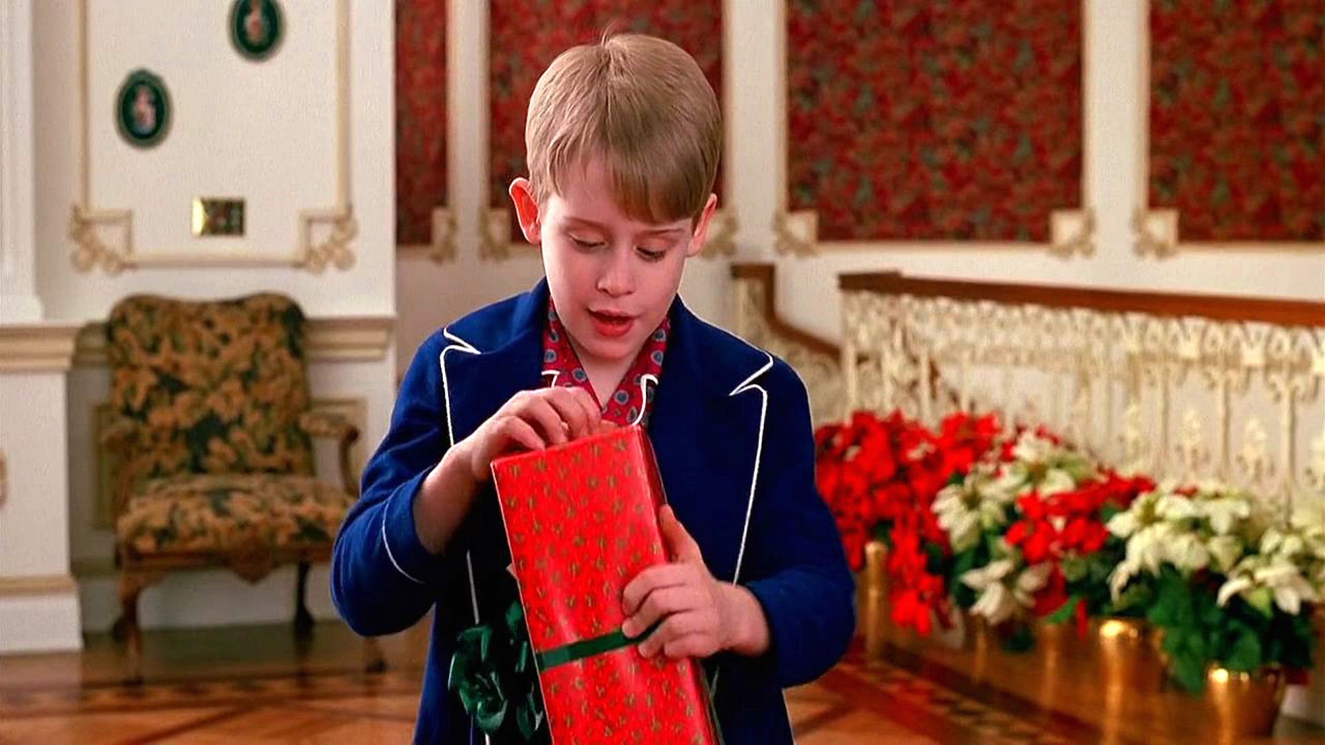 home alone wallpaper,christmas,child,christmas eve,holiday,room