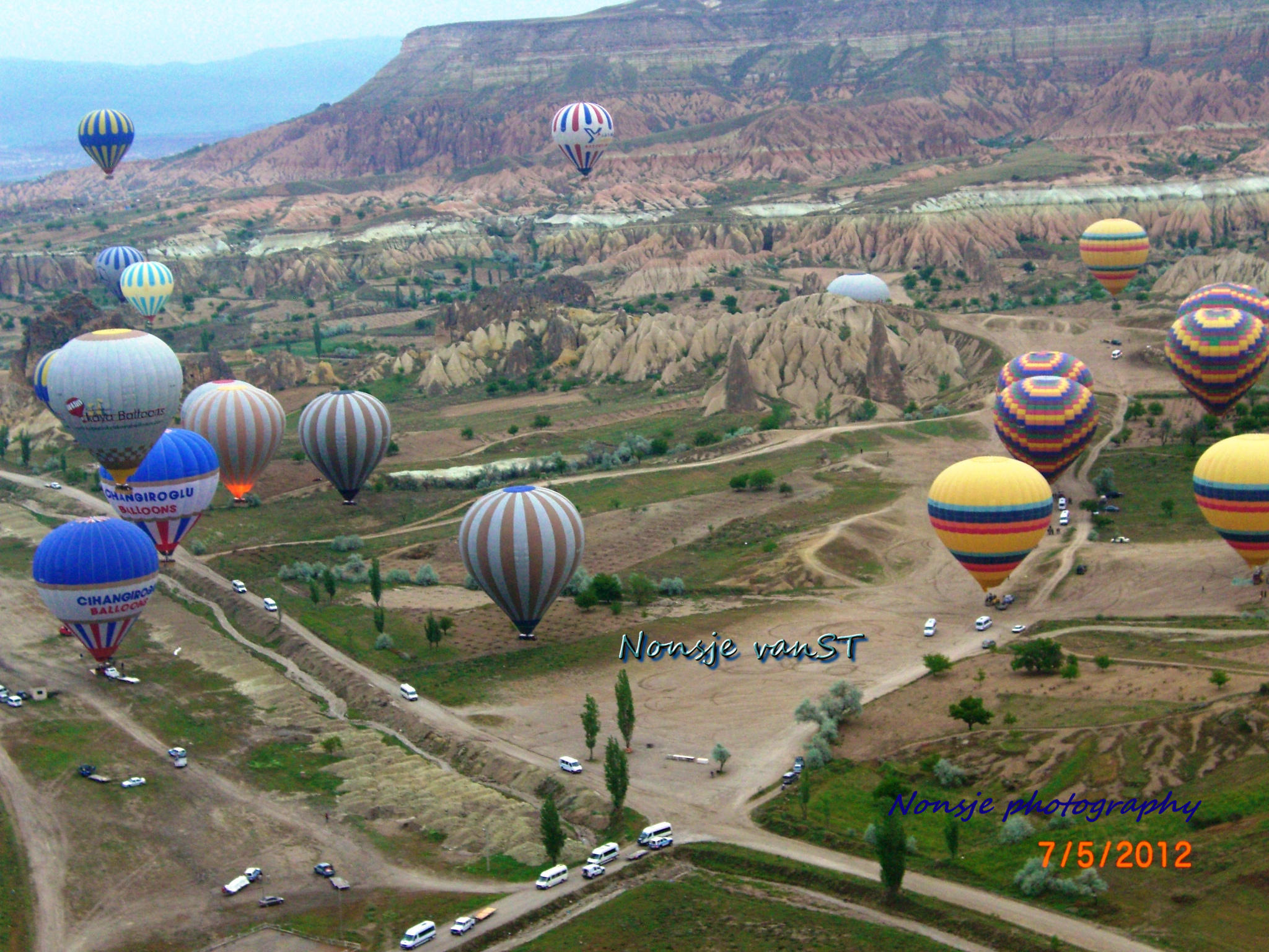 wallpaper balon udara,hot air ballooning,hot air balloon,bird's eye view,mode of transport,air sports
