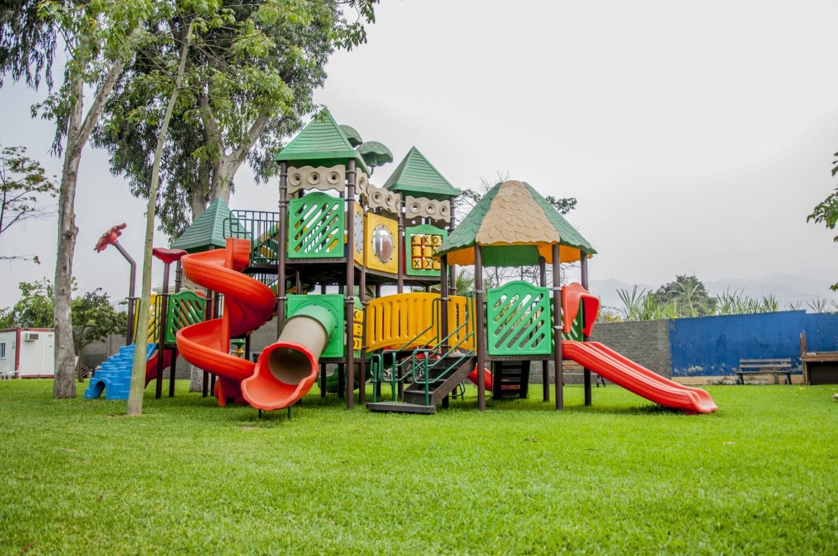 wallpaper taman,playground,outdoor play equipment,public space,playground slide,grass