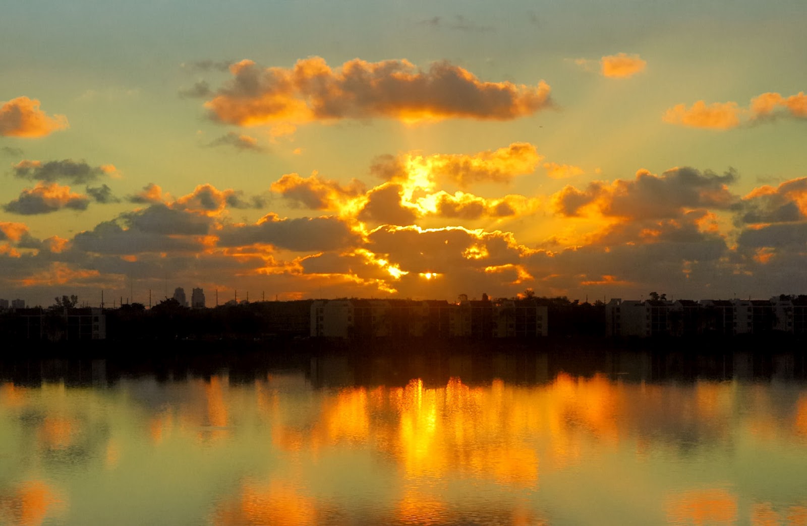 cool nature fondos de pantalla hd,cielo,reflexión,naturaleza,resplandor crepuscular,puesta de sol