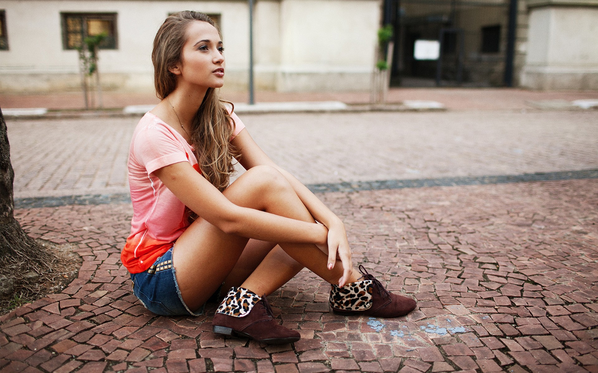 short wallpaper,photograph,beauty,sitting,skin,leg