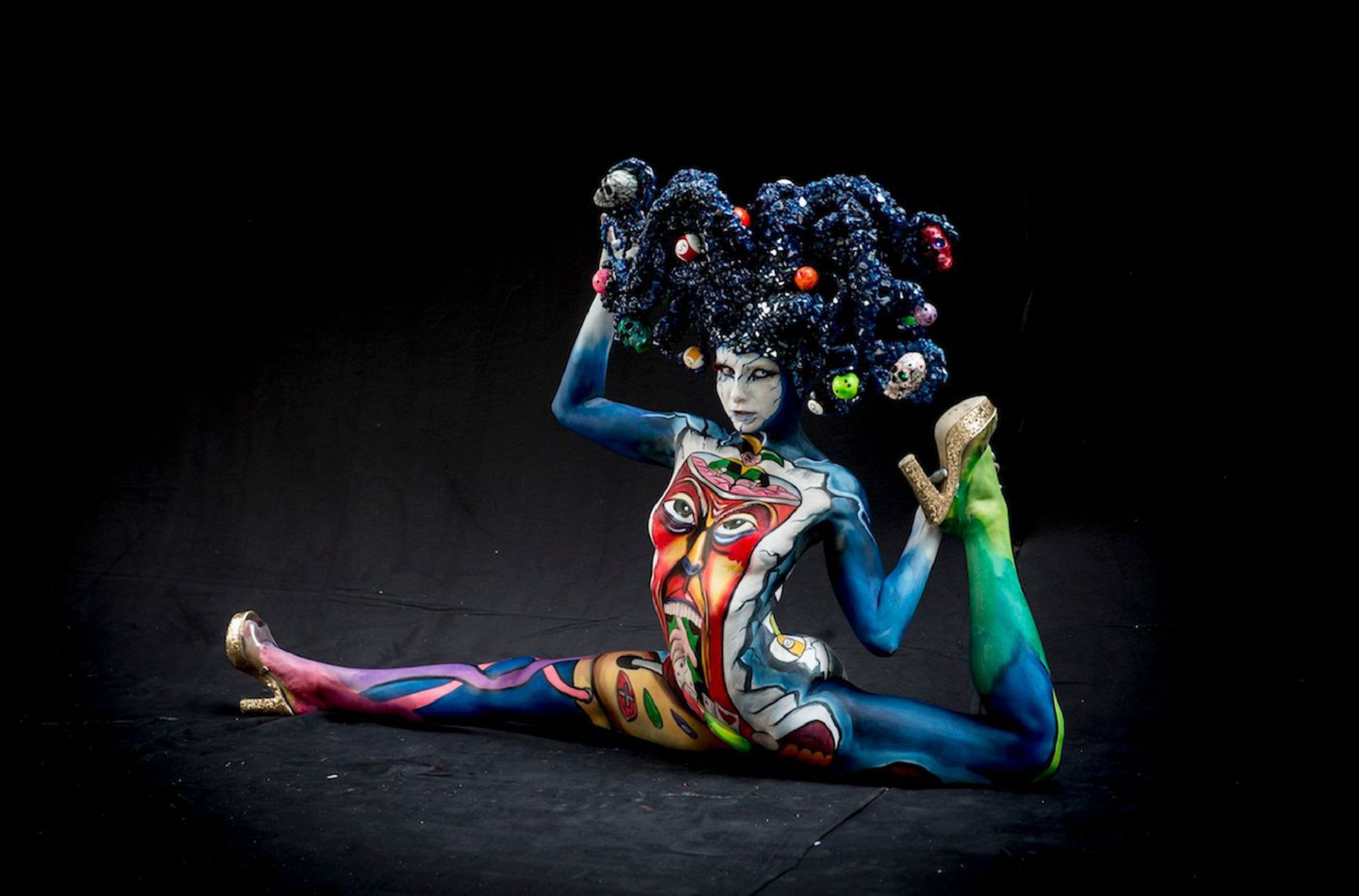 body paint wallpaper,performing arts,performance,modern dance,performance art,dance