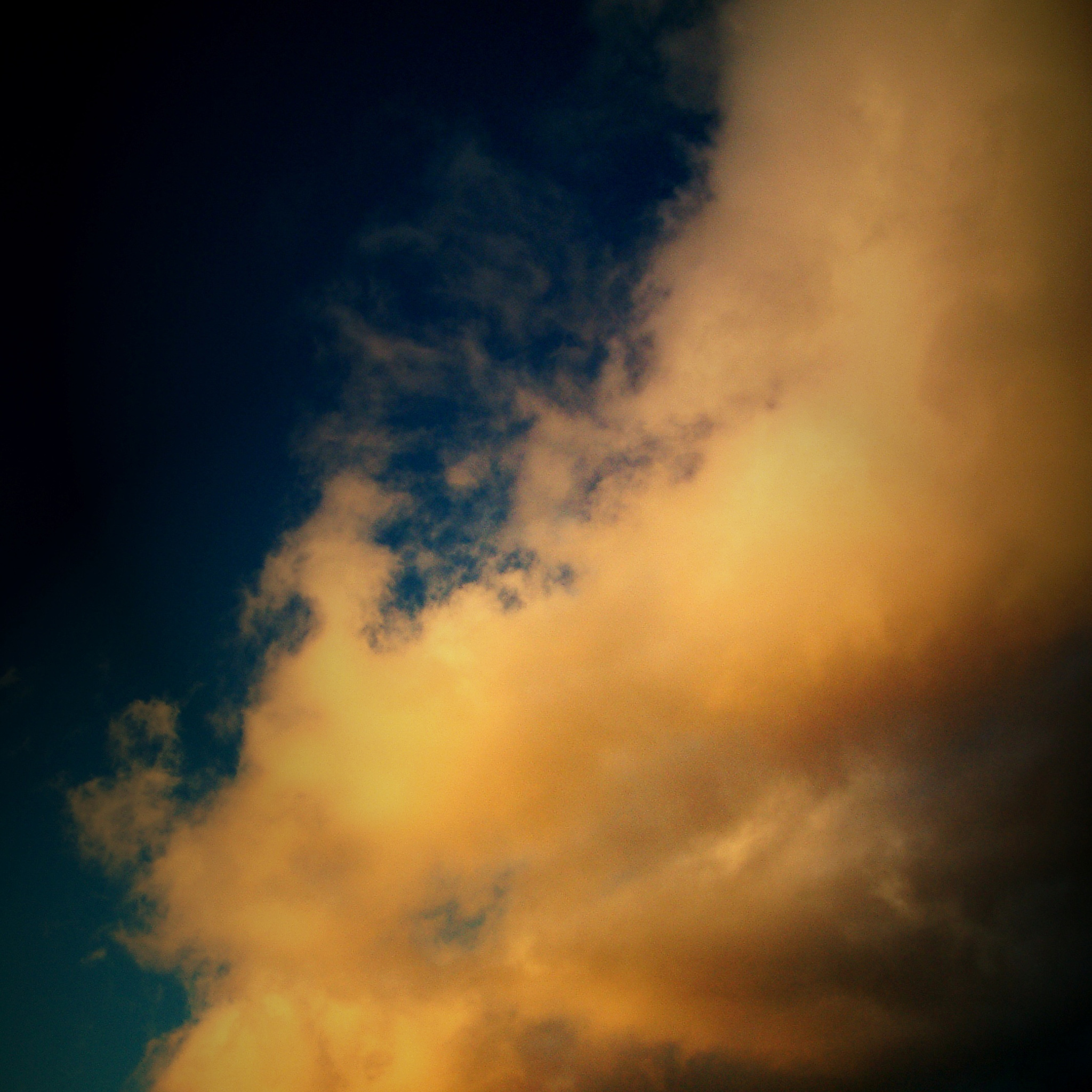 papel tapiz ambiental,cielo,nube,azul,tiempo de día,atmósfera