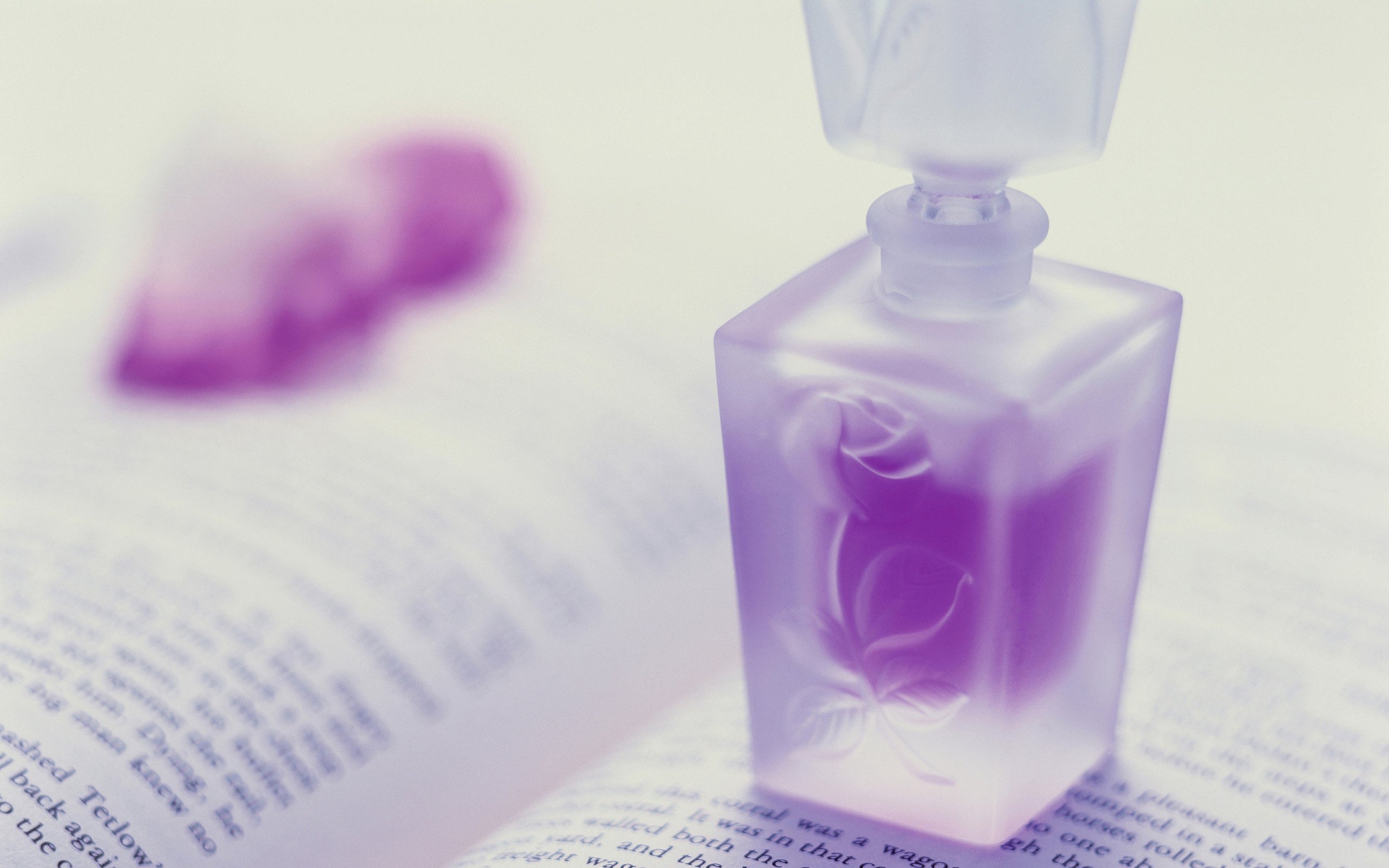 Purple Perfume Bottle Wallpaper - Perfume Bottle- WallpaperUse
