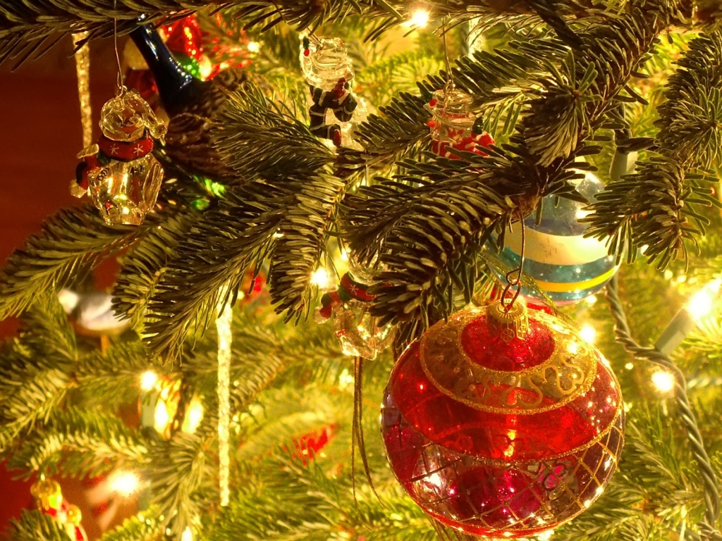 free christmas desktop wallpaper,christmas ornament,christmas decoration,christmas tree,christmas,tree
