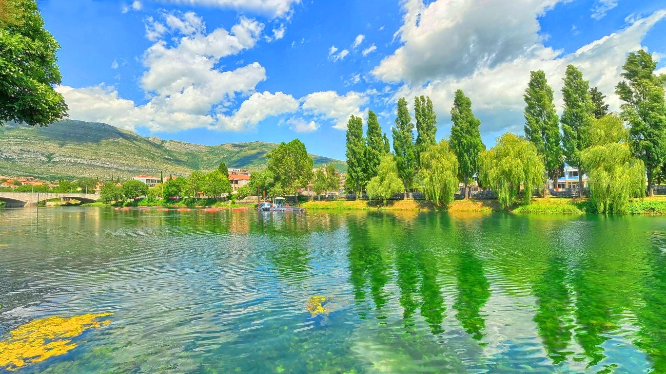 windows 10 naturaleza fondo de pantalla,paisaje natural,naturaleza,cuerpo de agua,reflexión,recursos hídricos