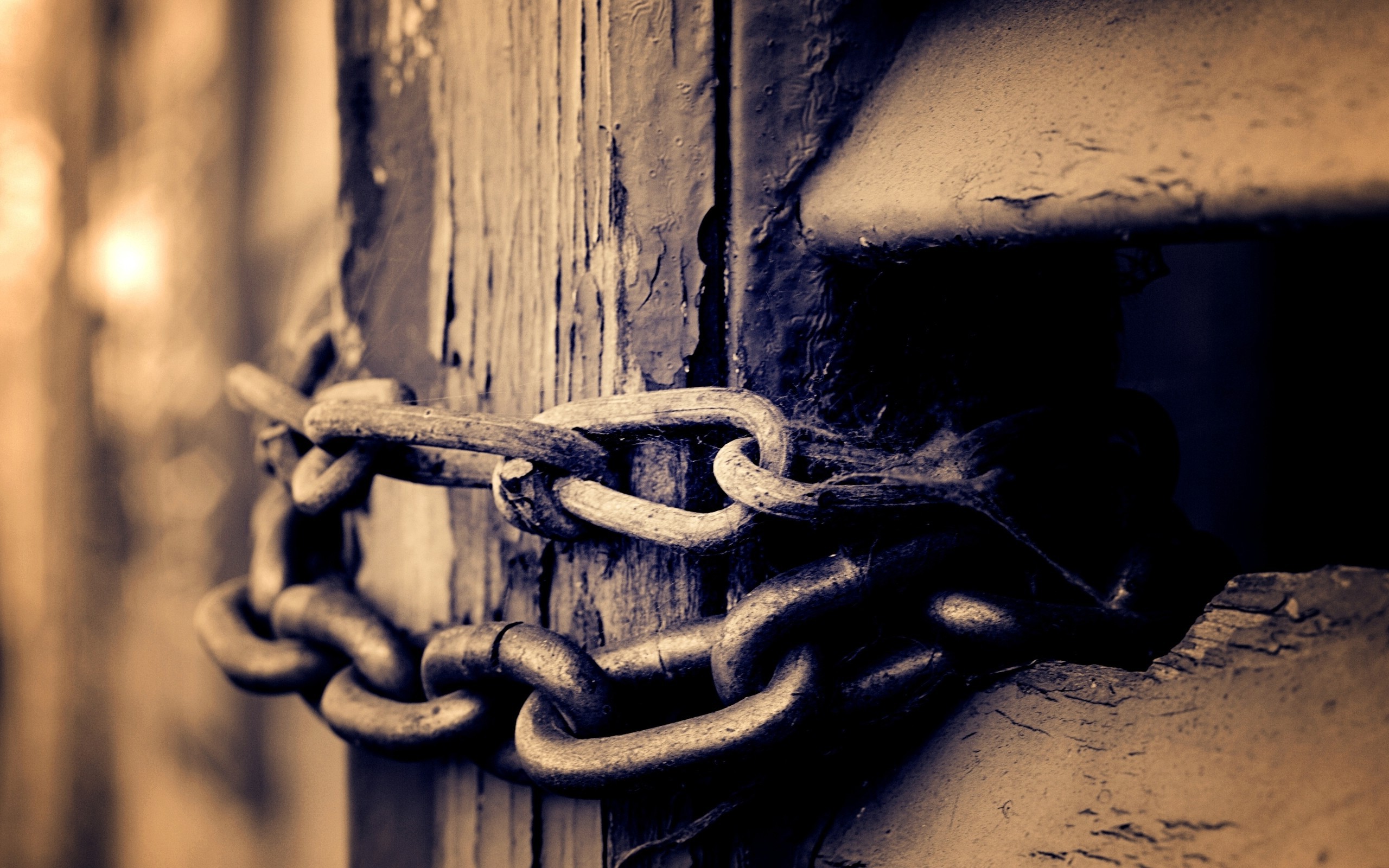 chain wallpaper,padlock,wood,close up,lock,photography