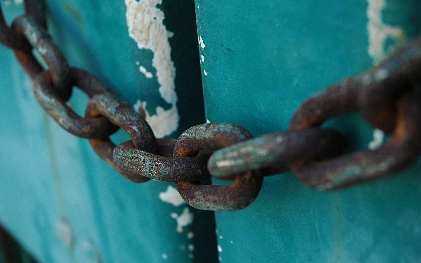 chain wallpaper,rust,turquoise,chain,water,iron