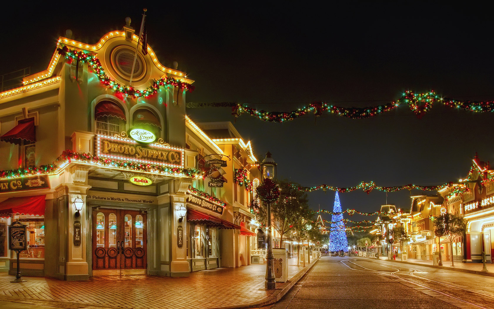 disneyland-christmas-desktop-backgrounds-wallpaperuse