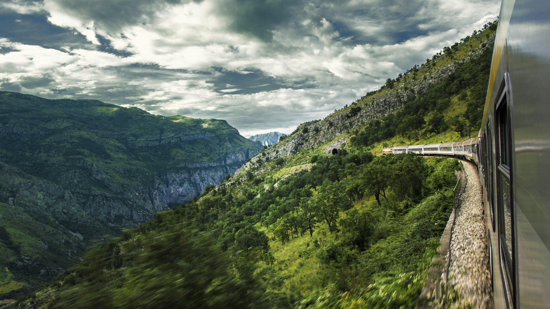 windows 10 sperrbildschirm wallpaper herunterladen,berg,natur,natürliche landschaft,bergstation,himmel