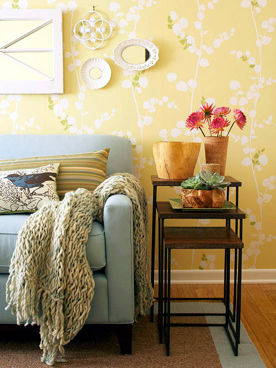 ideas de combinación de papel tapiz y pintura,habitación,mueble,pared,diseño de interiores,amarillo