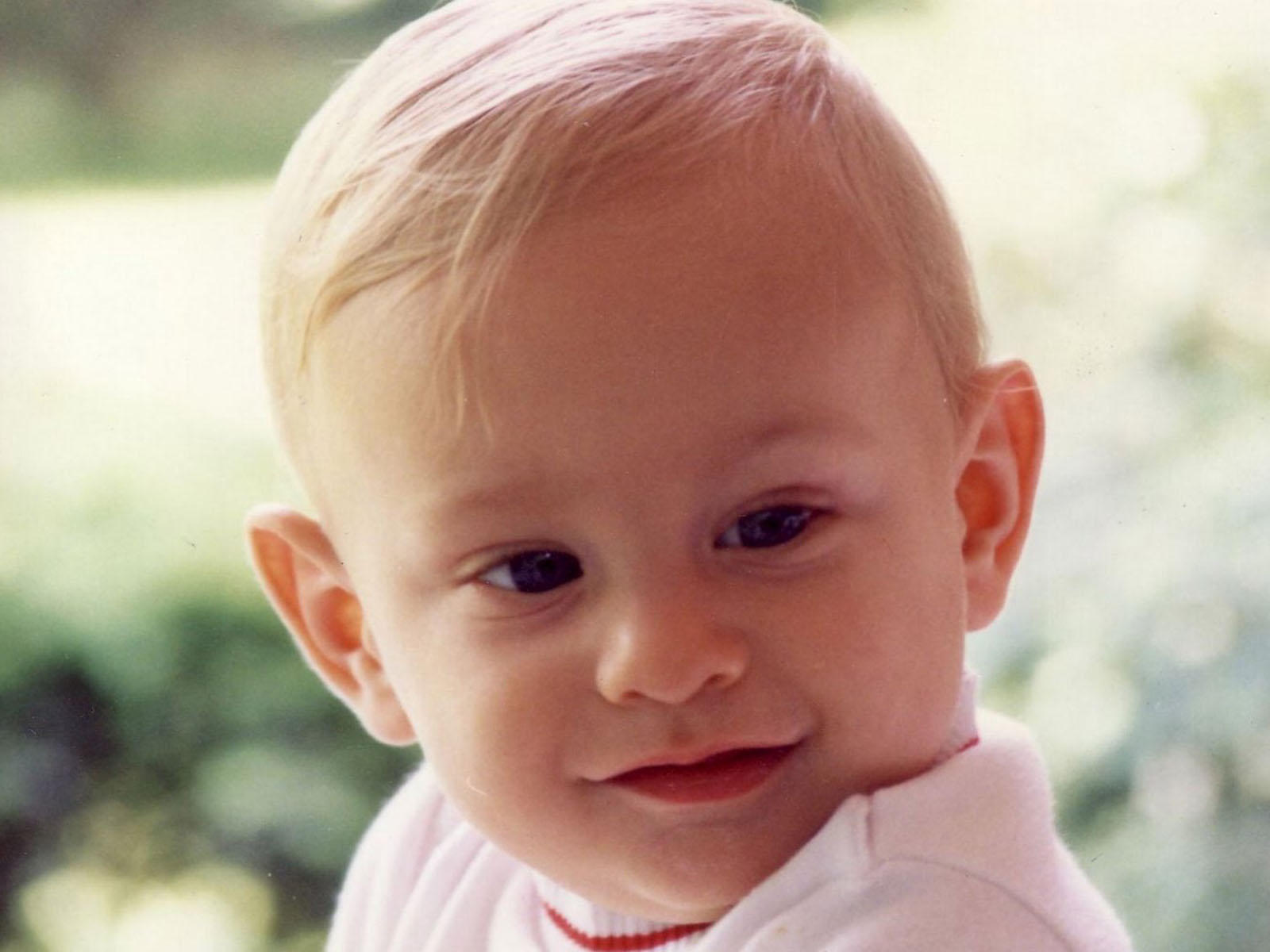 fond d'écran bébé sourire,enfant,visage,cheveux,bébé,lèvre