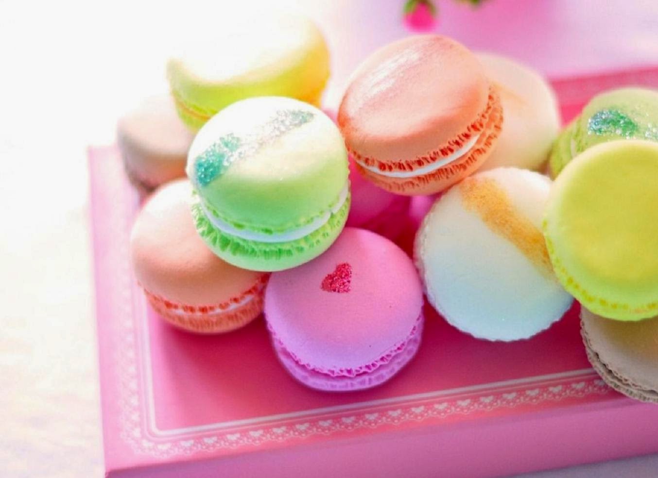 food desktop wallpaper,macaroon,cake,sweetness,food,baking