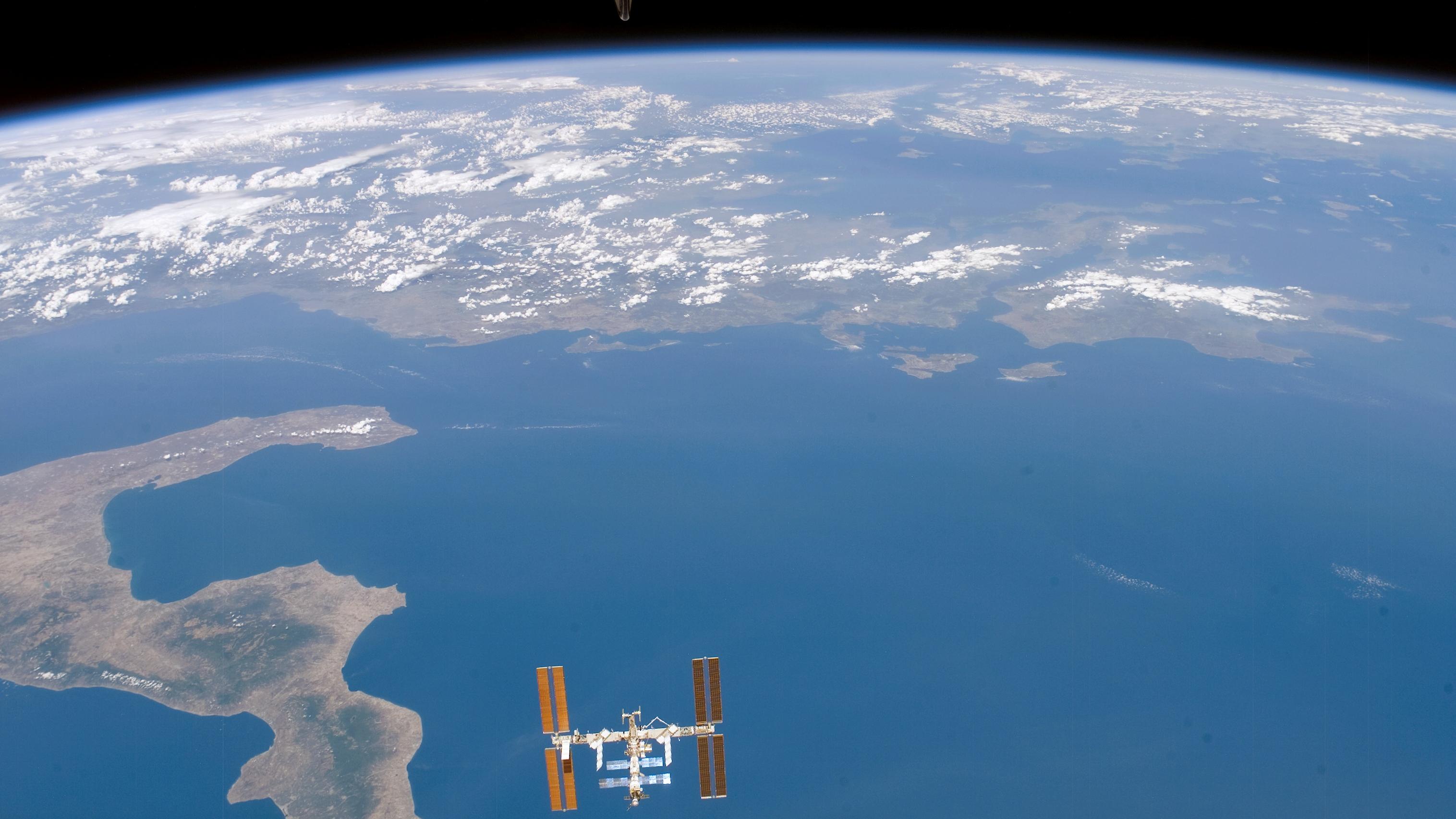 fondo de pantalla de iss,atmósfera,tierra,cielo,espacio exterior,espacio